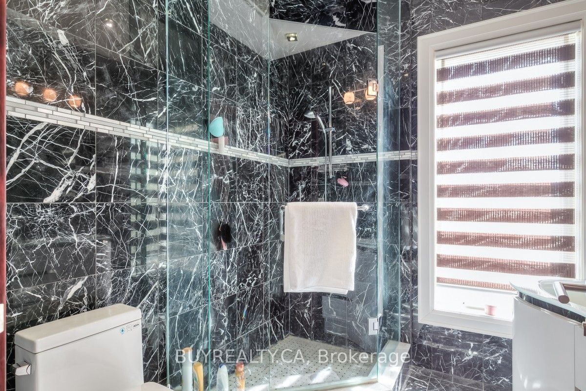 2530 King Road Property Photo 17