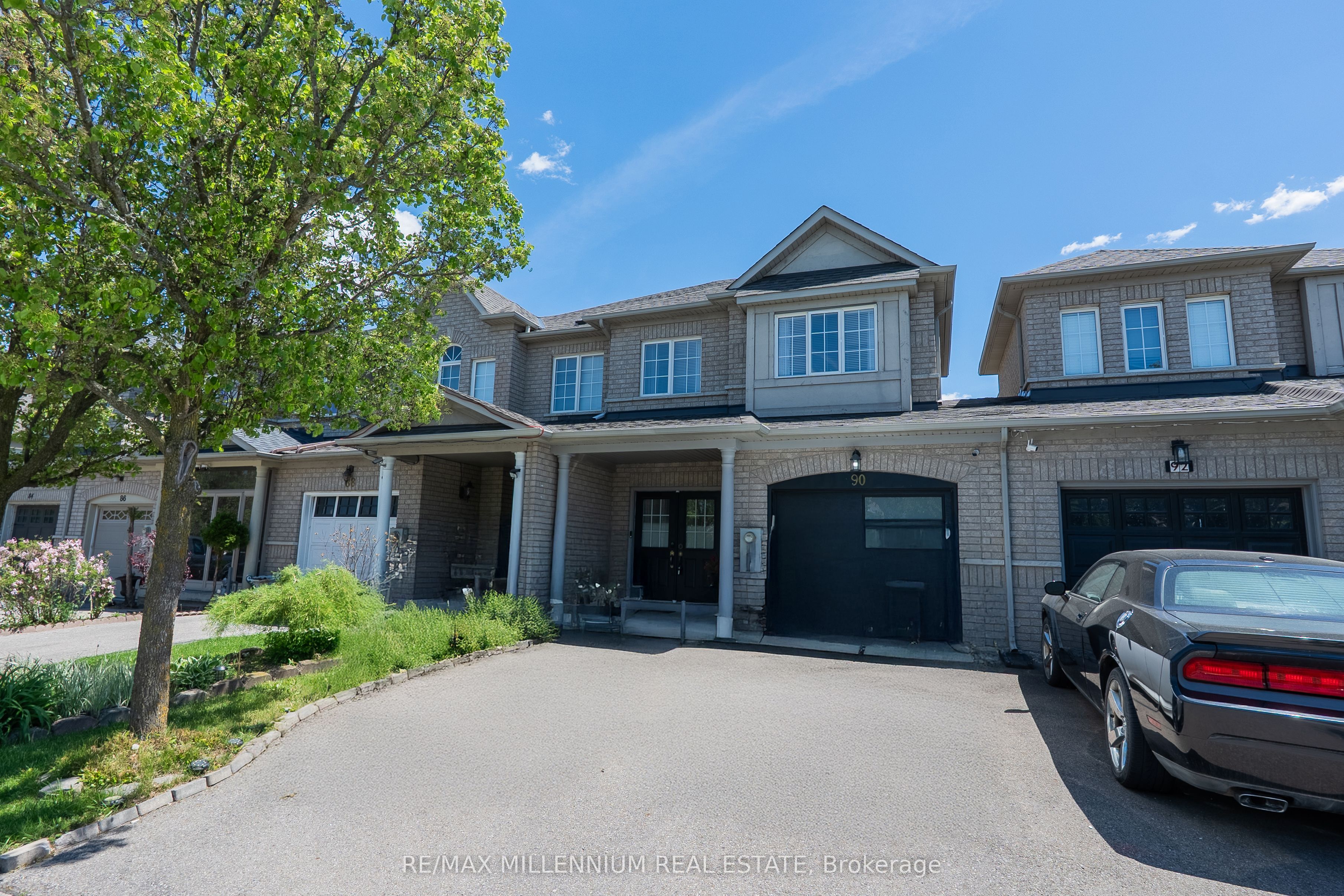 90 Ronan Crescent Property Photo 1