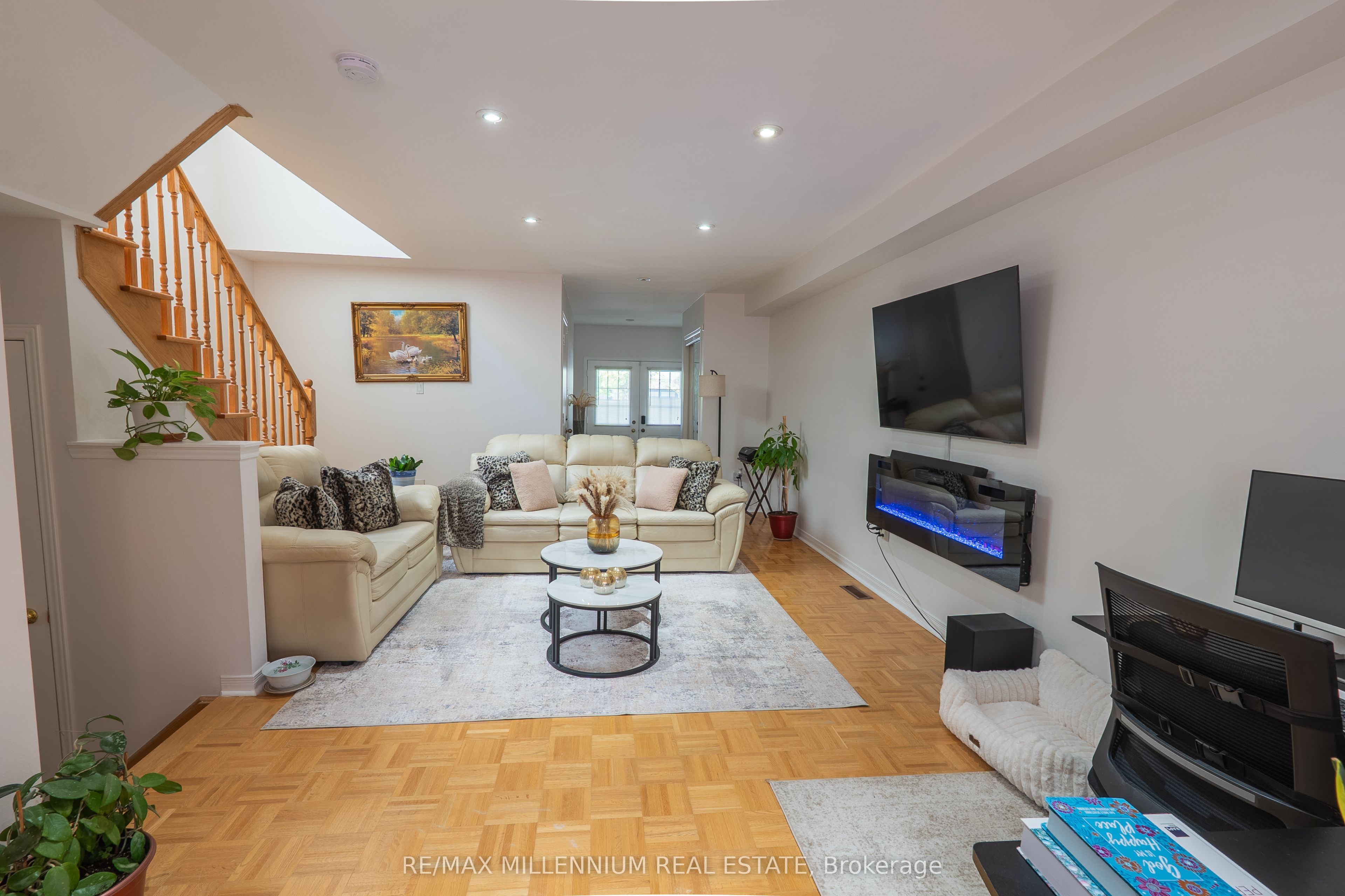 90 Ronan Crescent Property Photo 4