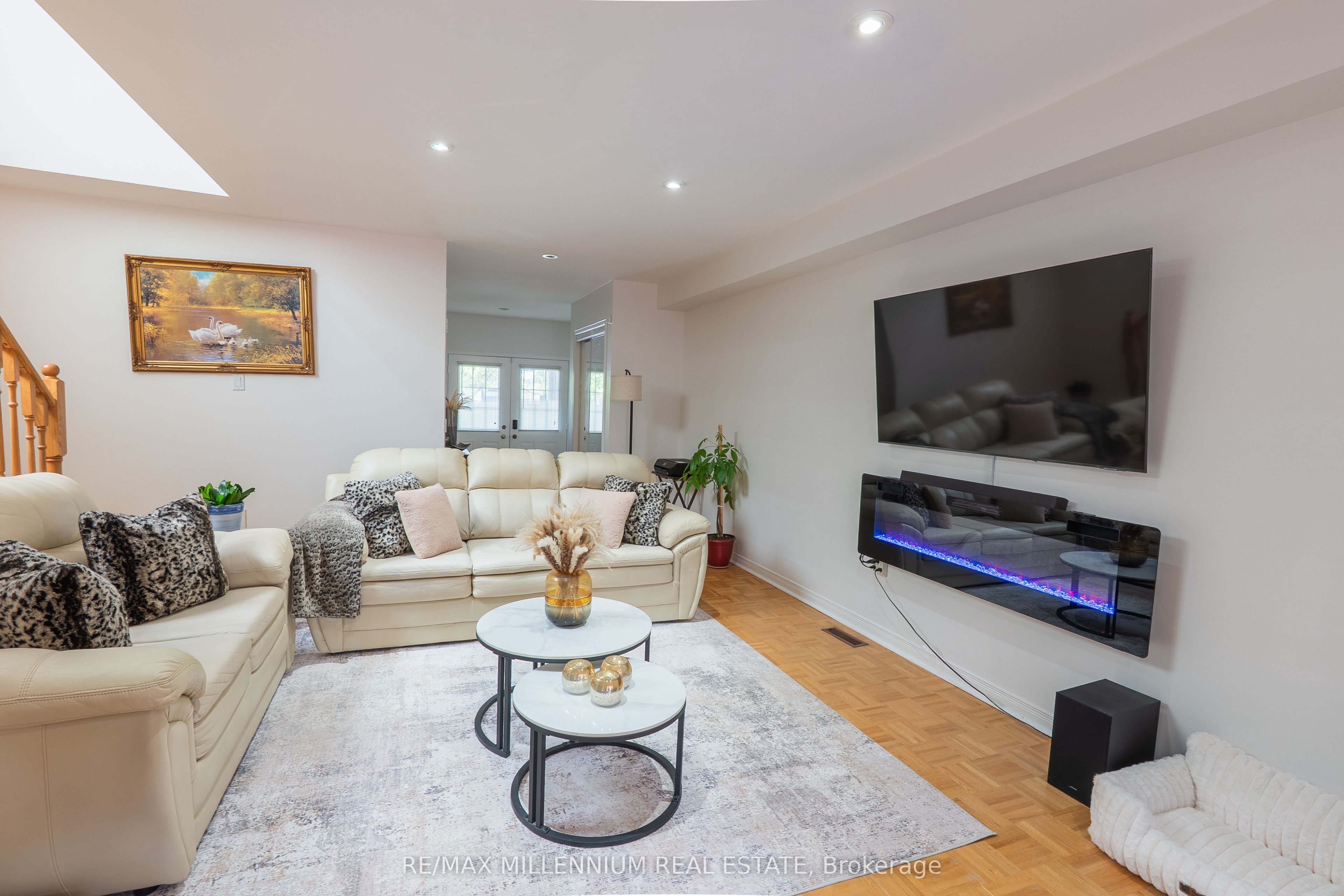 90 Ronan Crescent Property Photo 6
