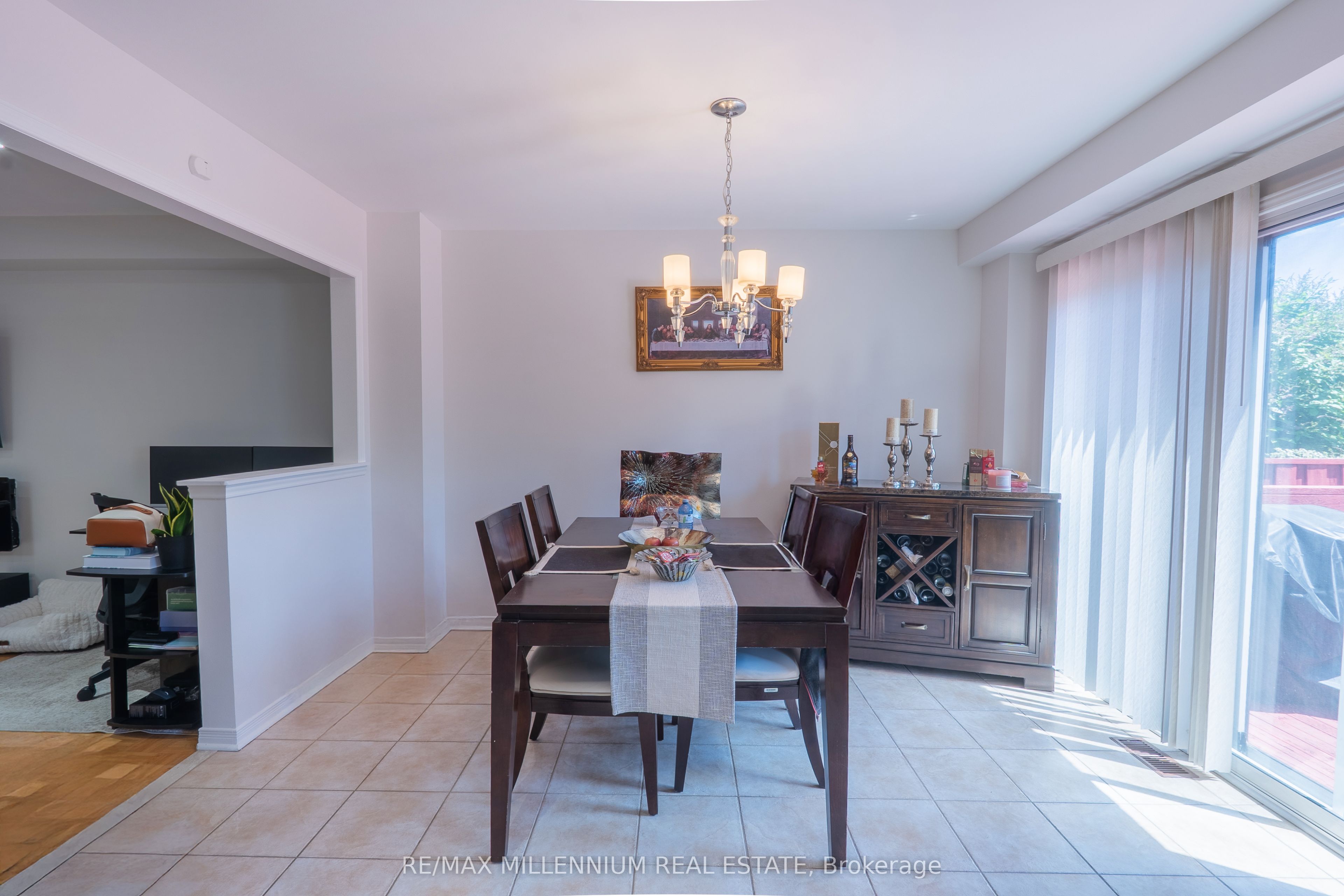 90 Ronan Crescent Property Photo 8