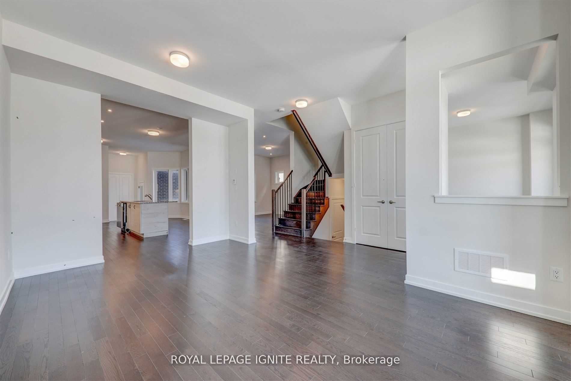56 Rustle Woods Avenue Property Photo 10