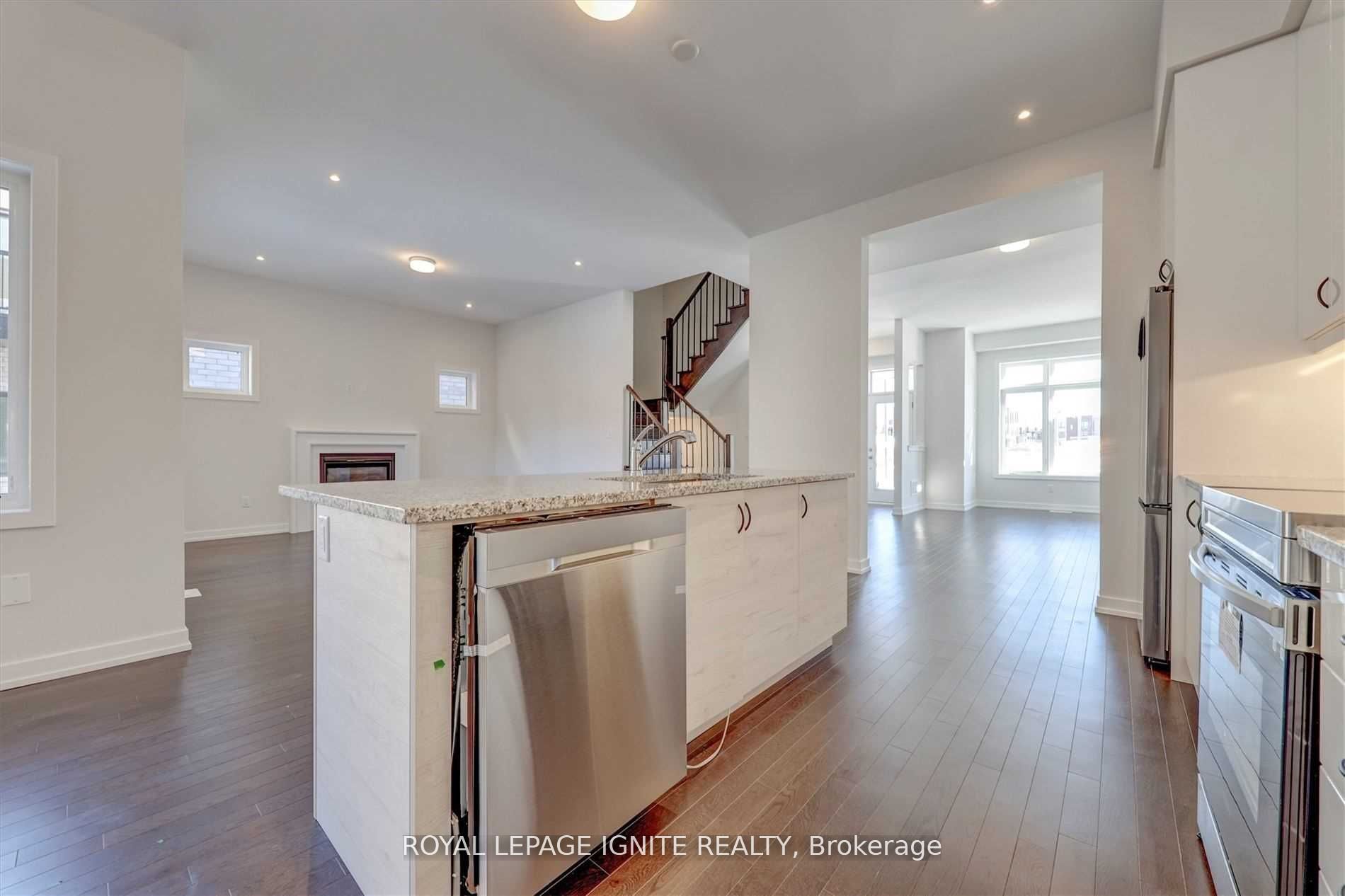 56 Rustle Woods Avenue Property Photo 14
