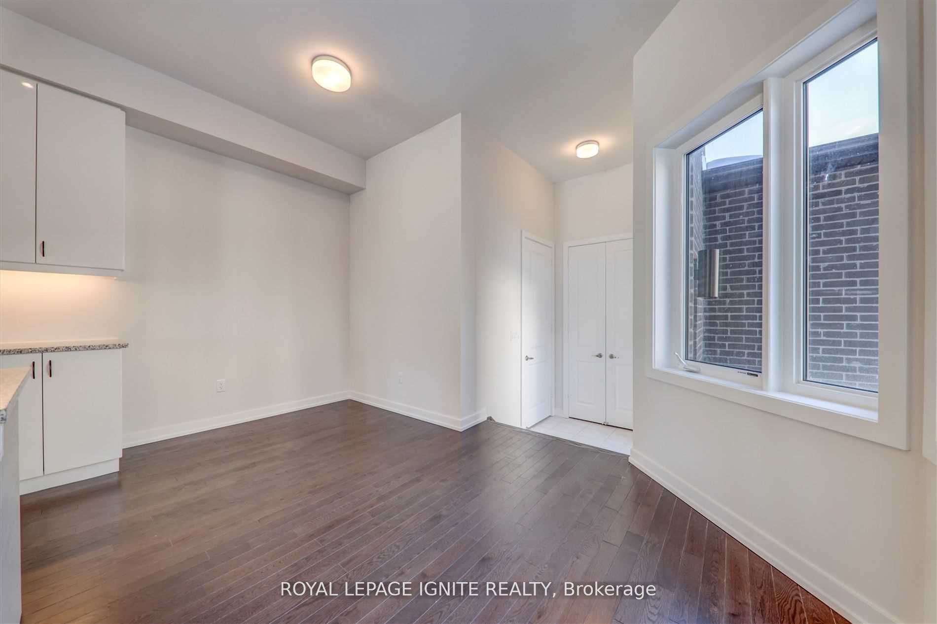 56 Rustle Woods Avenue Property Photo 18