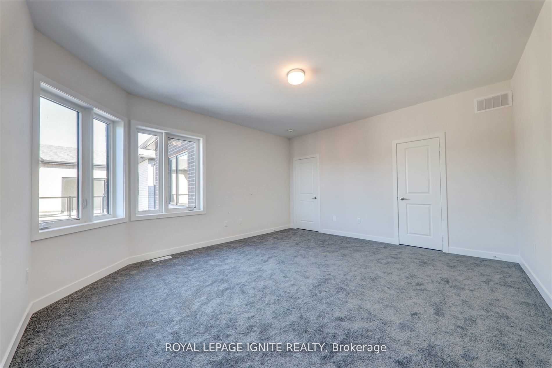 56 Rustle Woods Avenue Property Photo 25