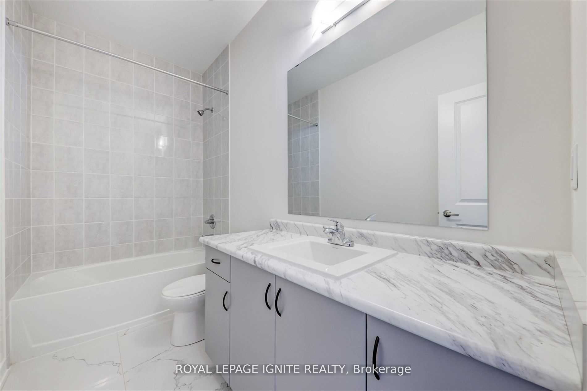 56 Rustle Woods Avenue Property Photo 33