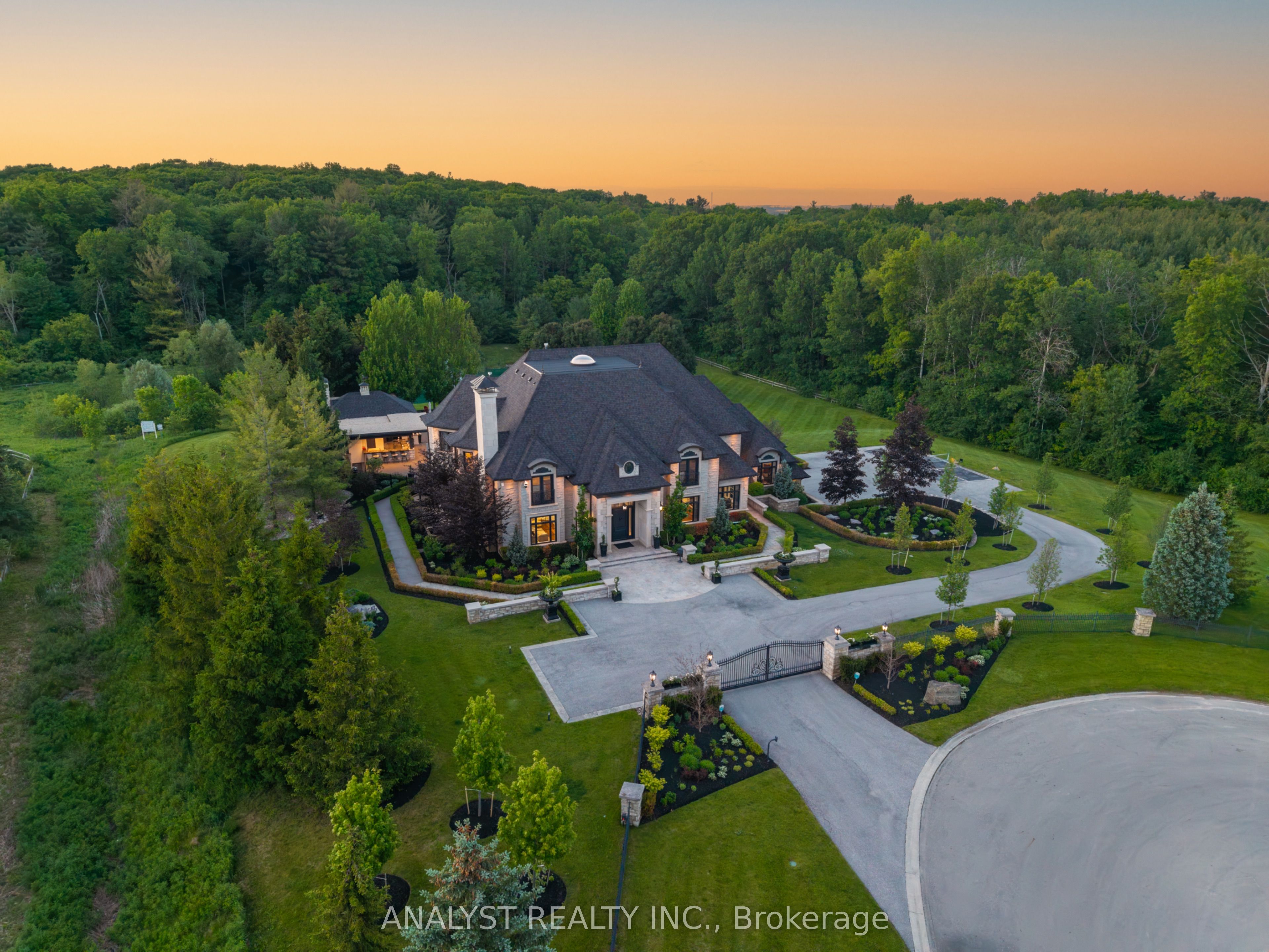 76 Scotch Valley Drive Property Photo 1