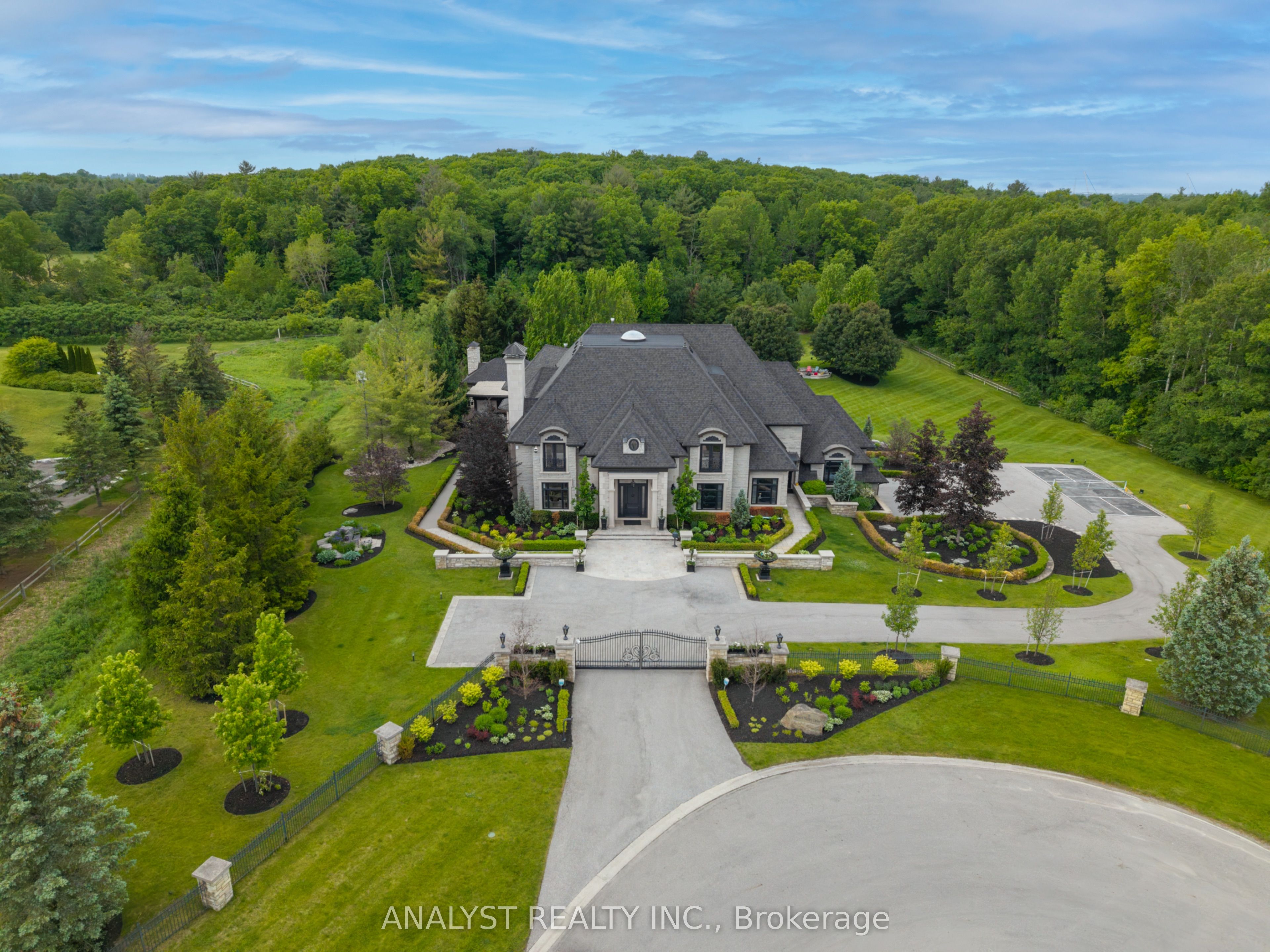 76 Scotch Valley Drive Property Photo 2