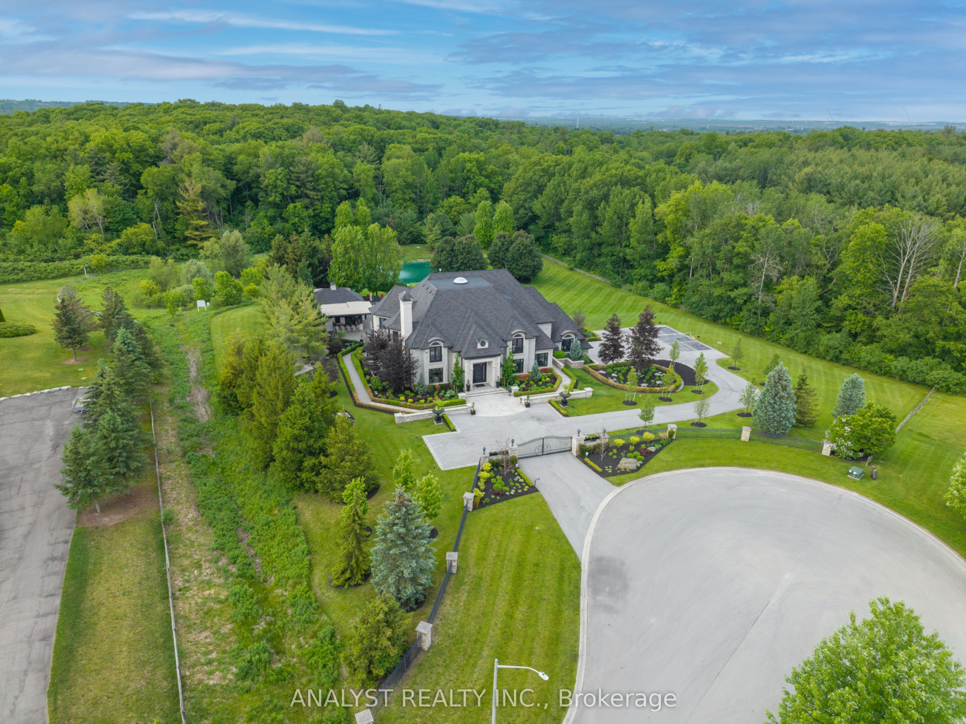 76 Scotch Valley Drive Property Photo 8