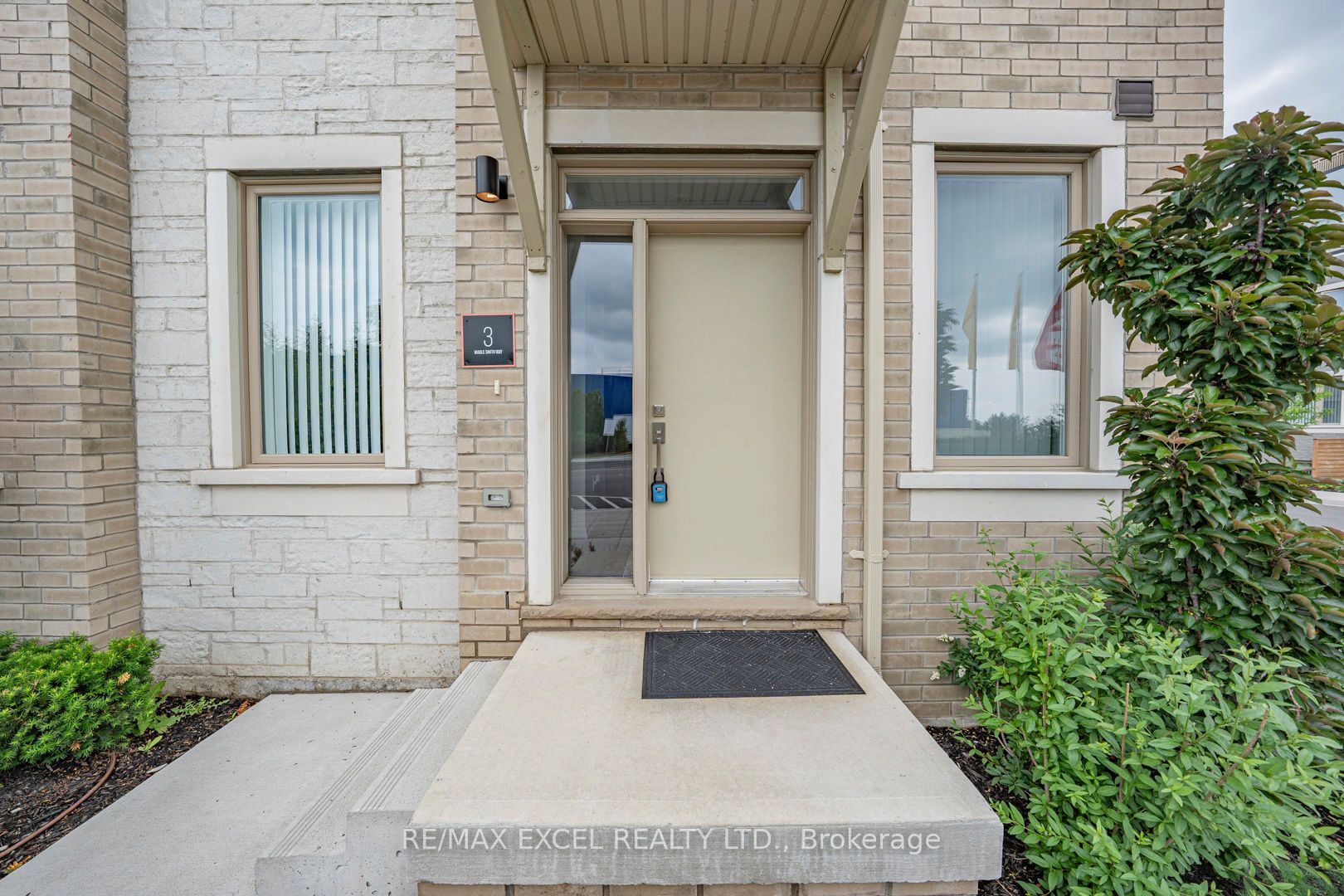 3 Mable Smith Way Property Photo 4