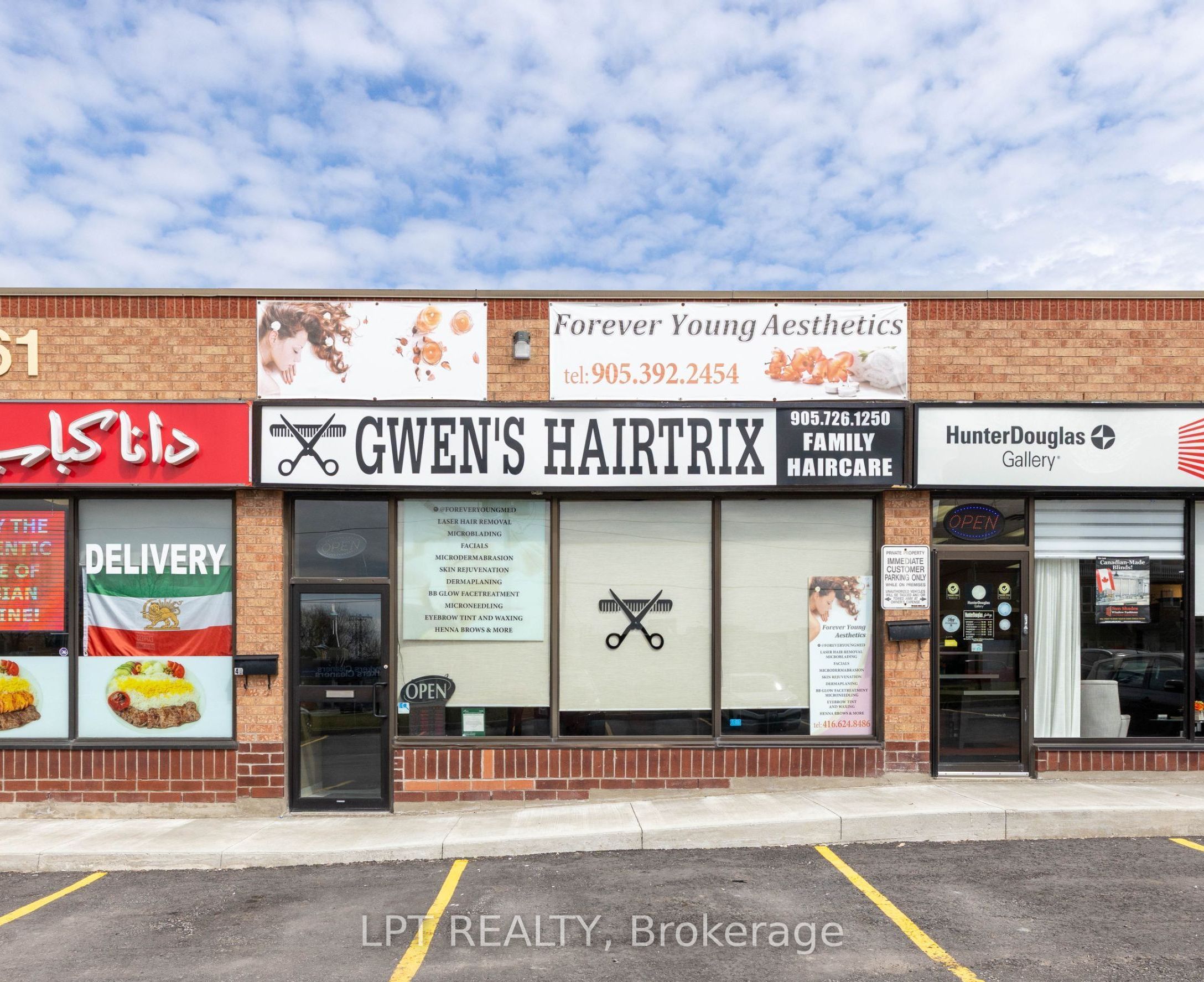 15461 Yonge Street 3 Property Photo 1
