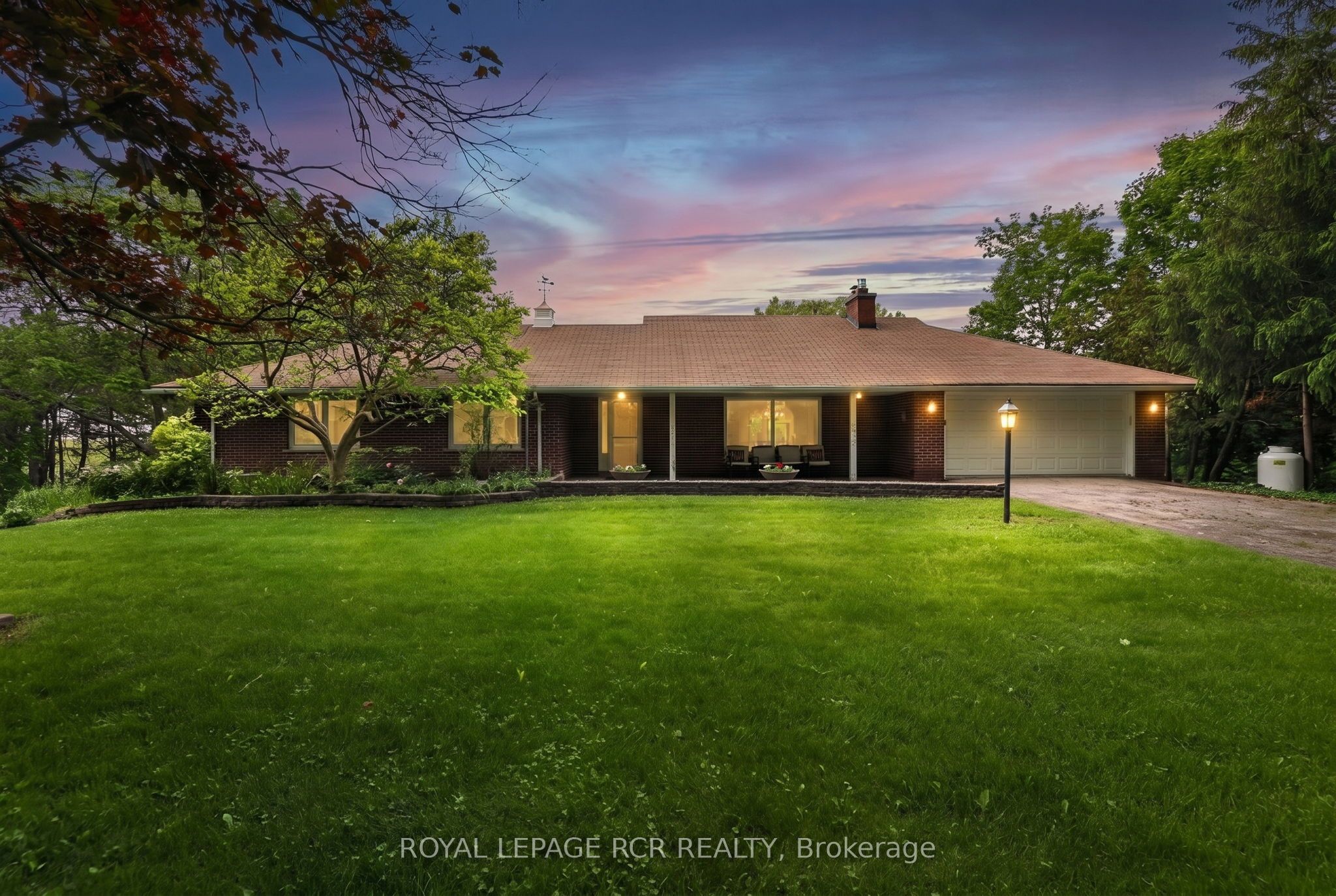 3410 19th Side Road Property Photo 1