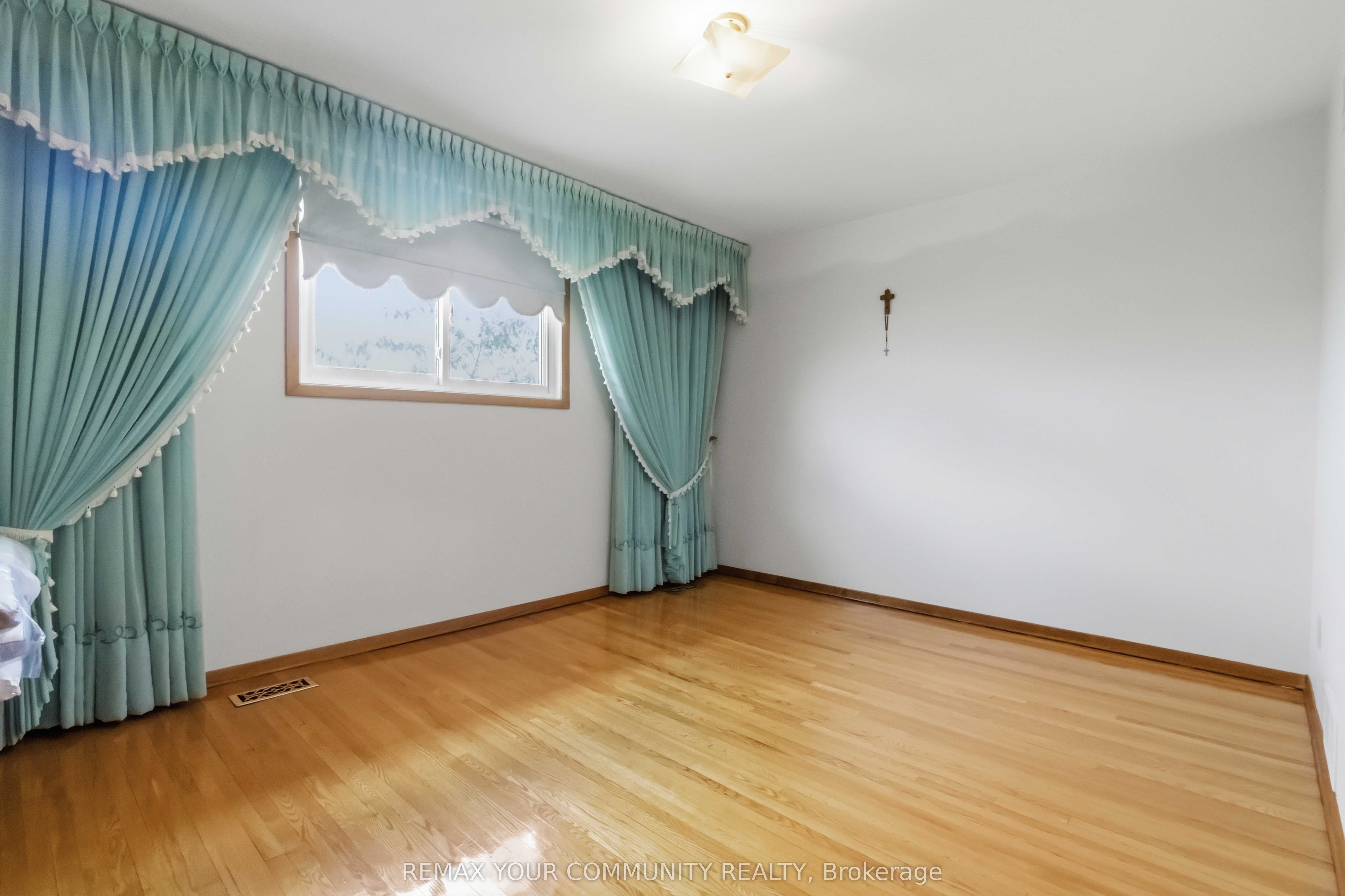 17 Harris Crescent Property Photo 40