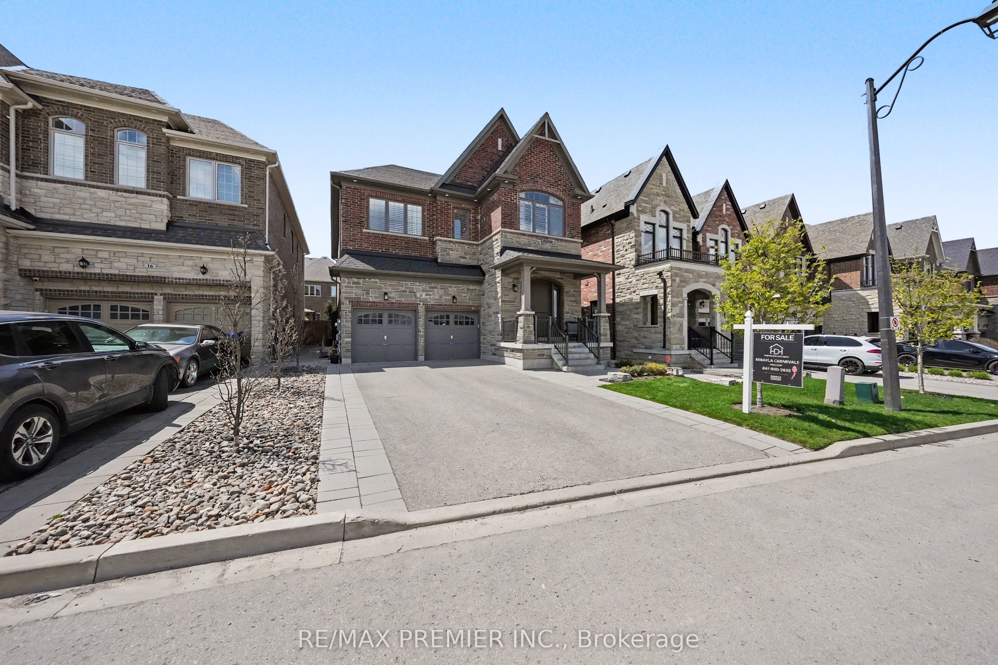 14 King Boulevard Property Photo 2