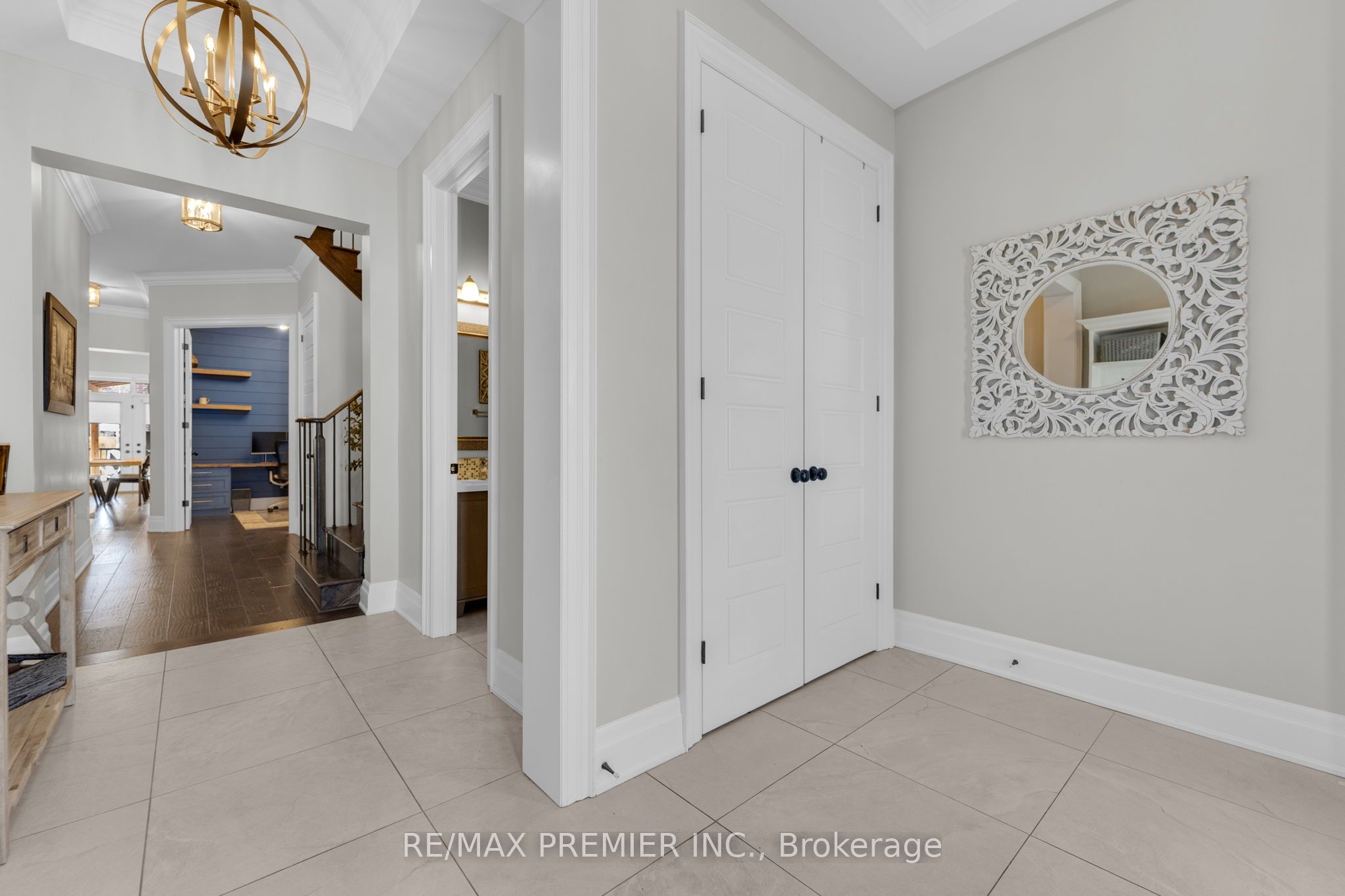 14 King Boulevard Property Photo 4