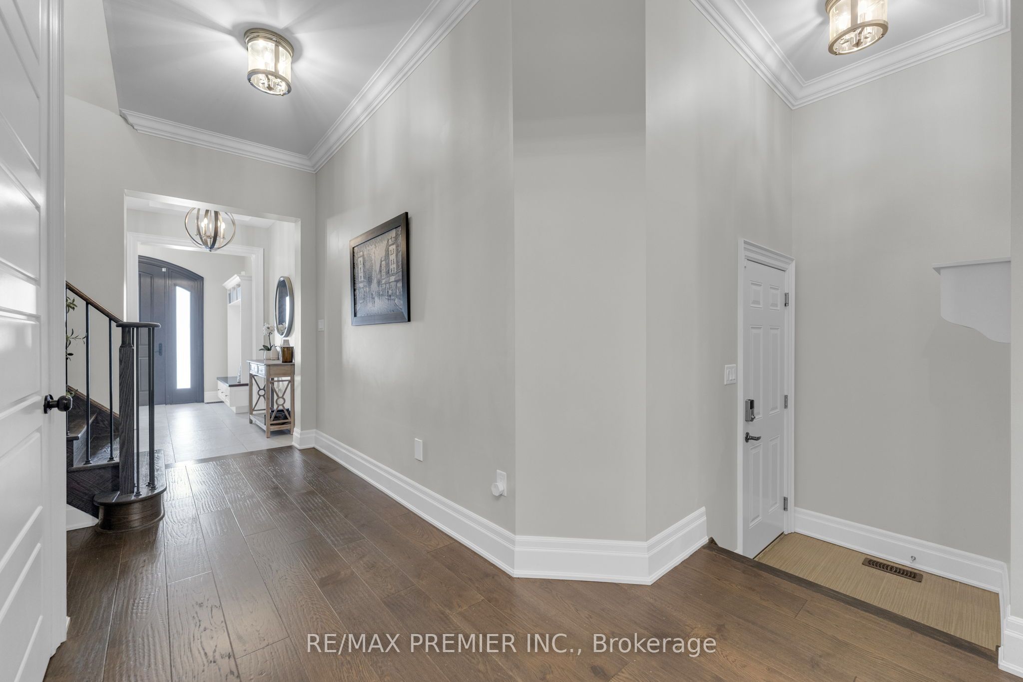 14 King Boulevard Property Photo 9