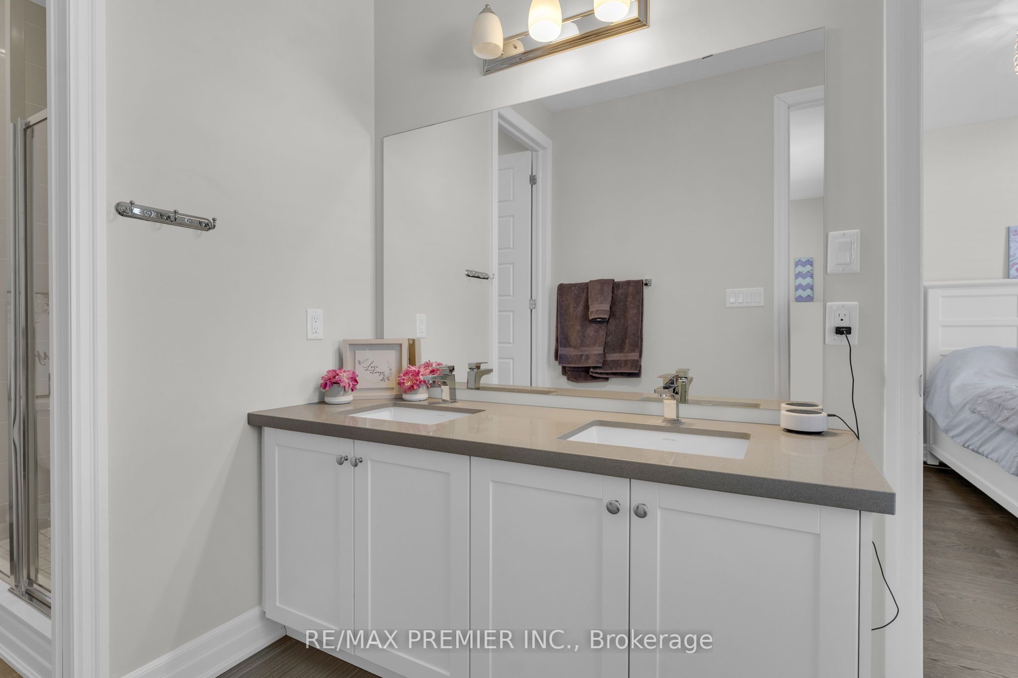 14 King Boulevard Property Photo 21