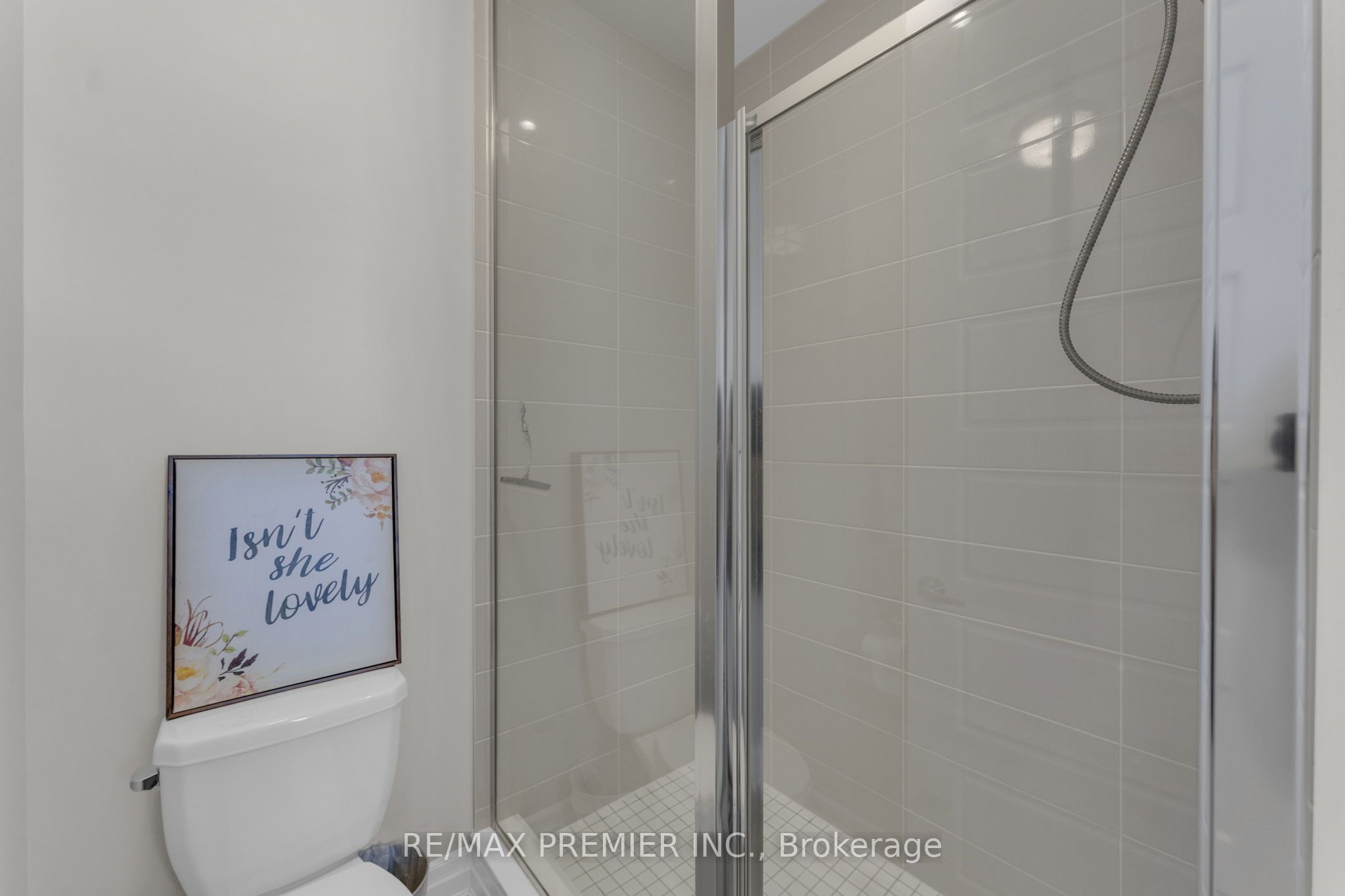 14 King Boulevard Property Photo 22