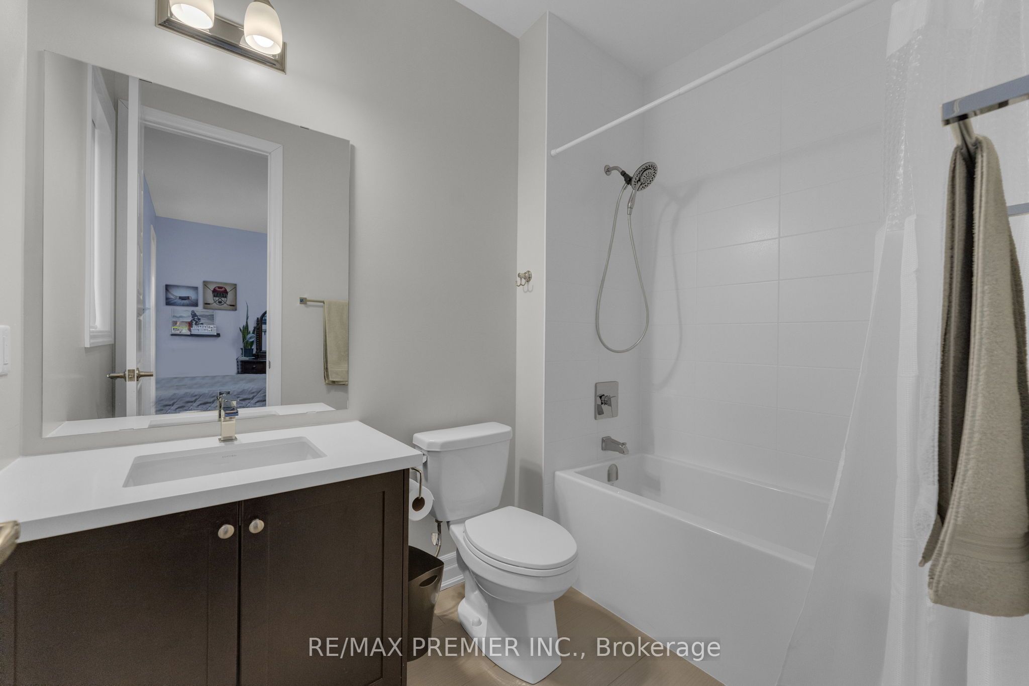 14 King Boulevard Property Photo 26