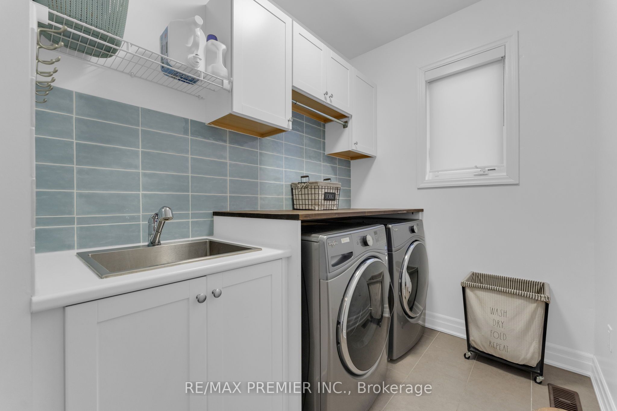 14 King Boulevard Property Photo 28