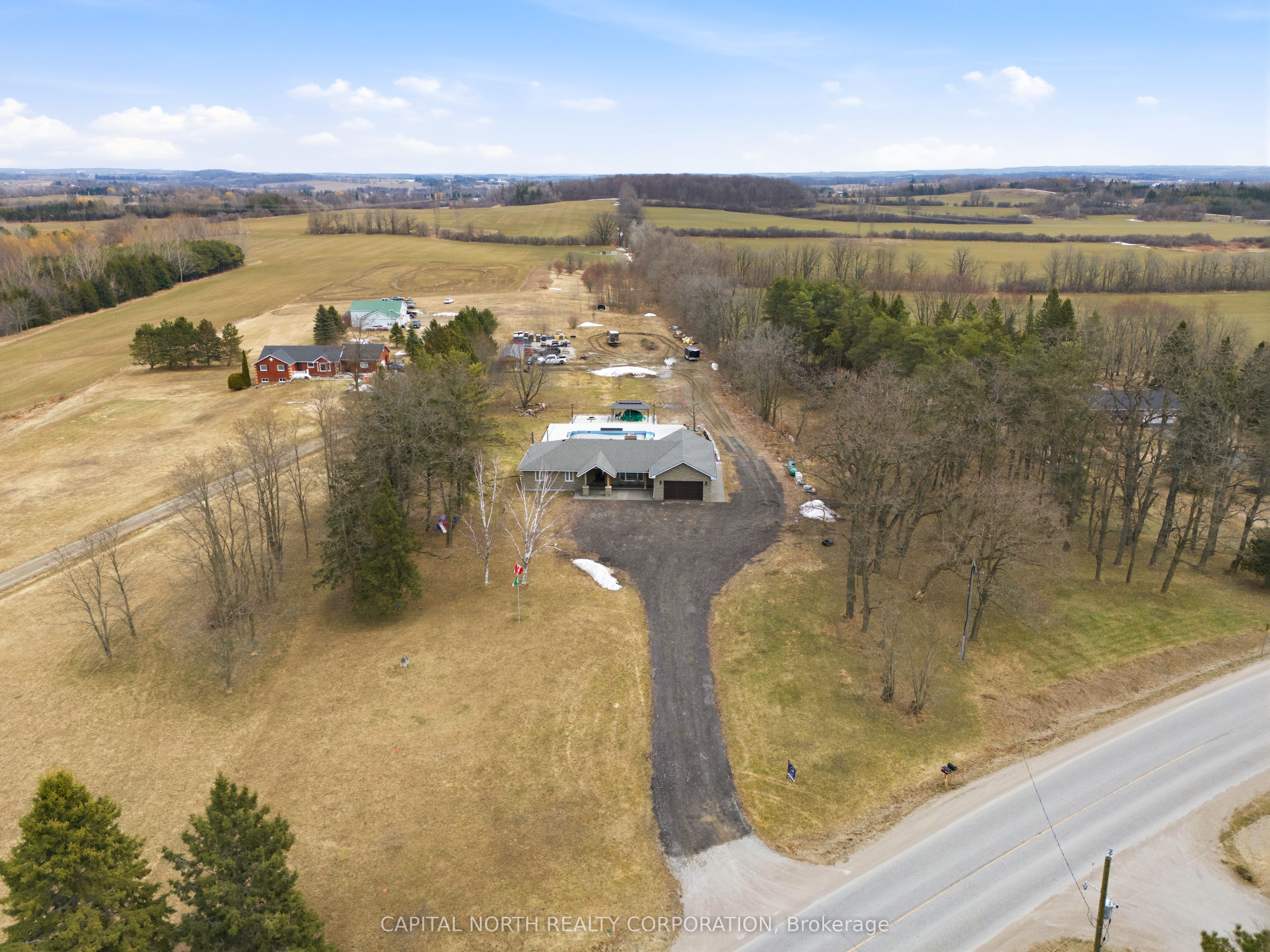 1997 15th Sideroad Property Photo 1