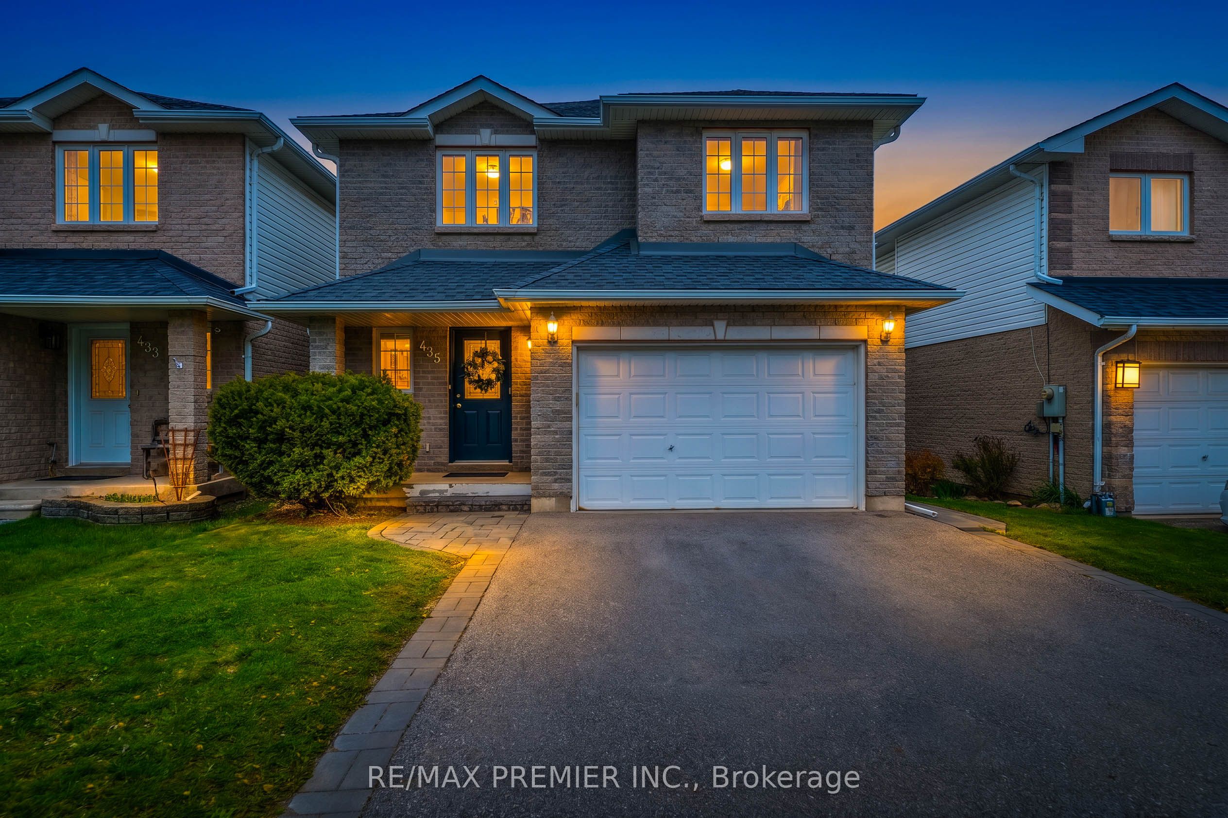 435 Simcoe Street Property Photo 1