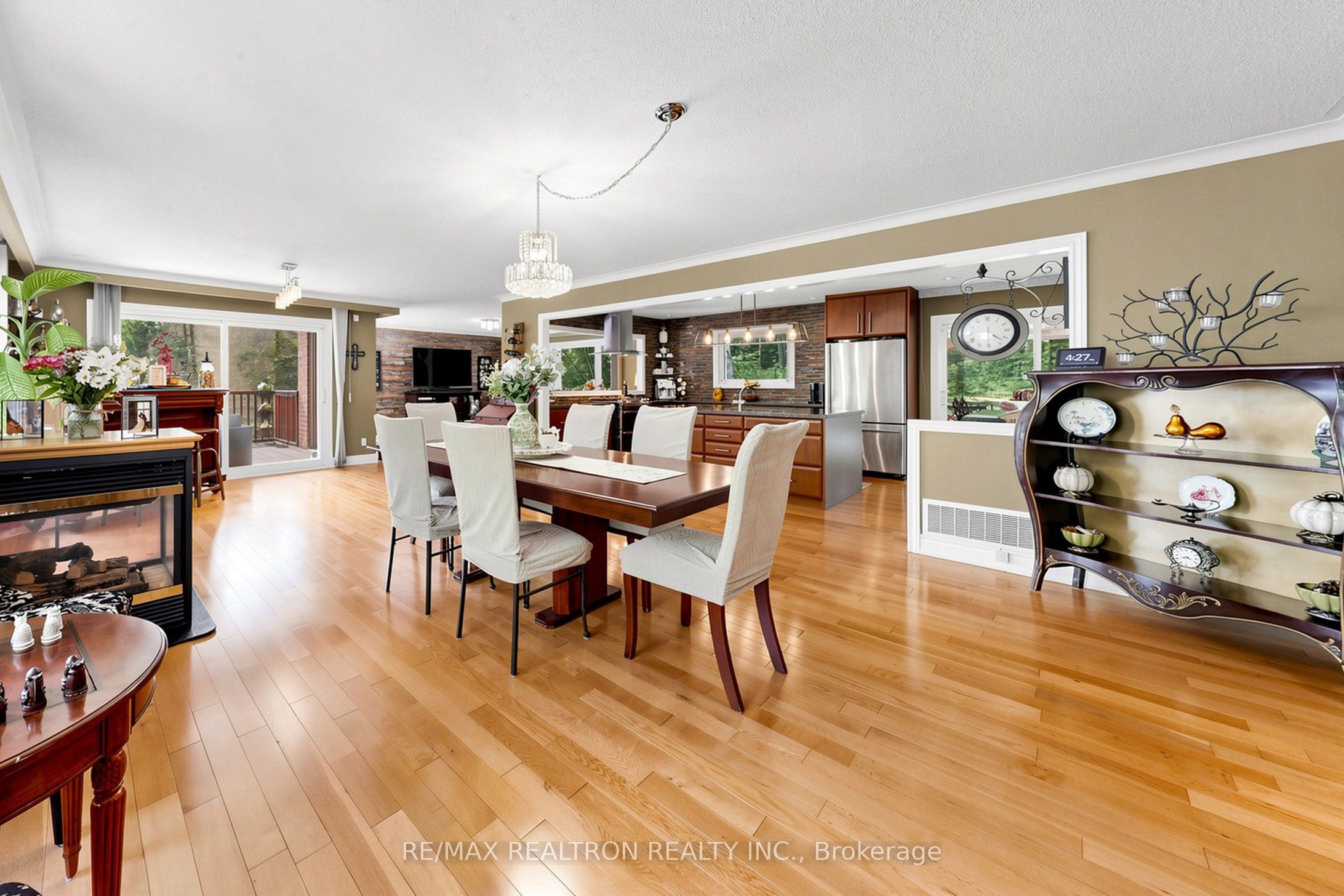 250 Kingscross Drive Property Photo 21