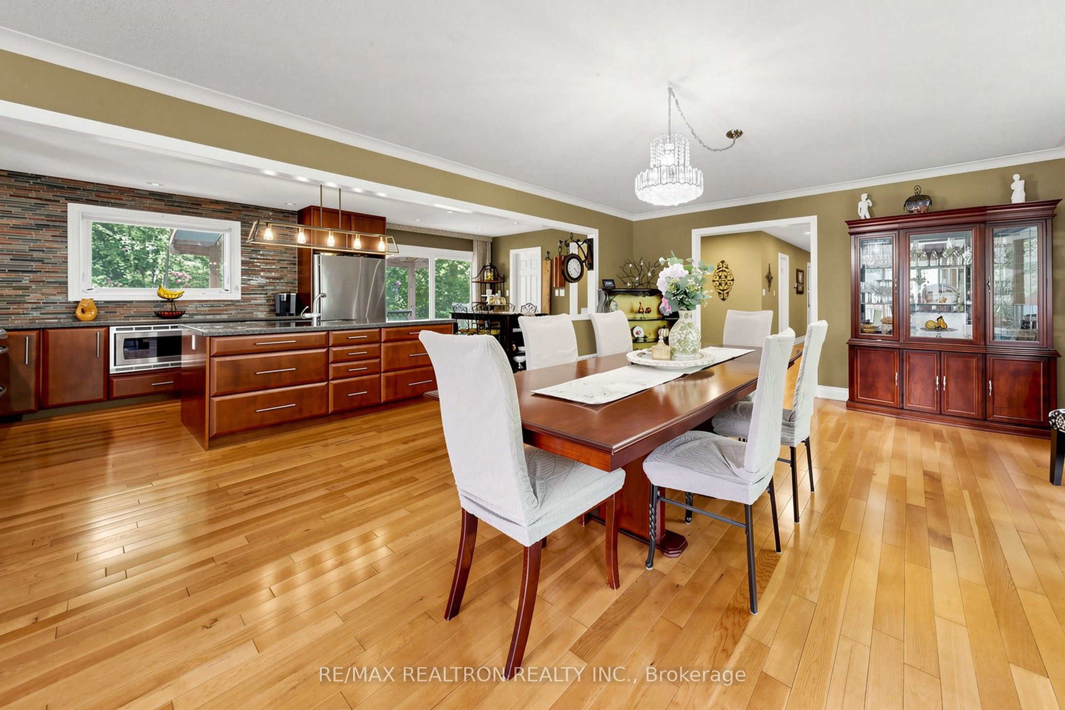 250 Kingscross Drive Property Photo 22