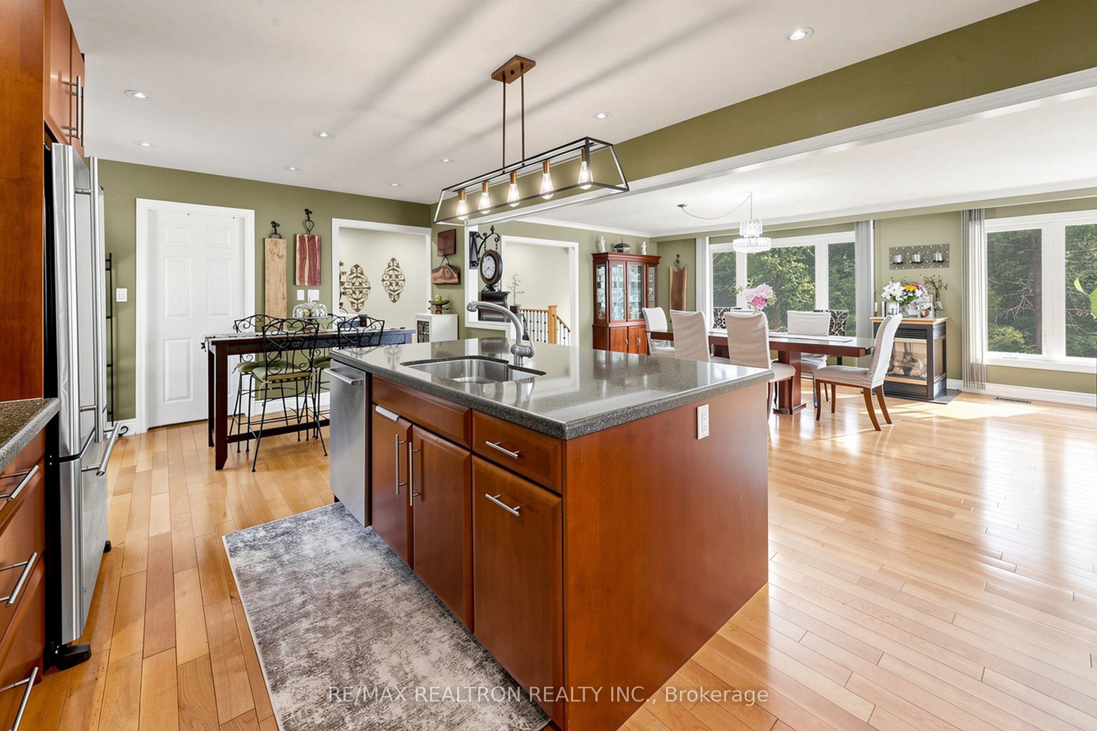 250 Kingscross Drive Property Photo 29
