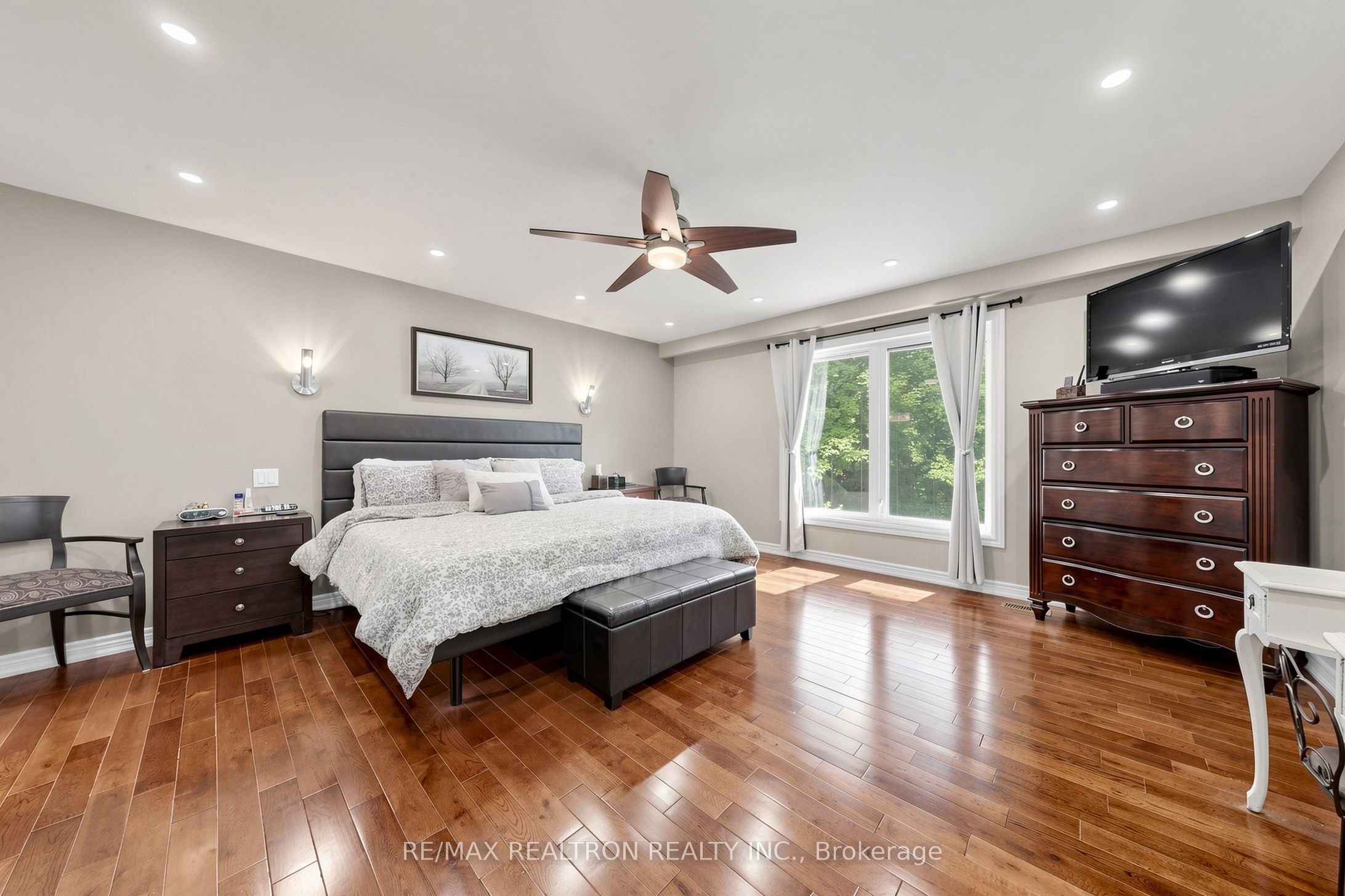 250 Kingscross Drive Property Photo 33