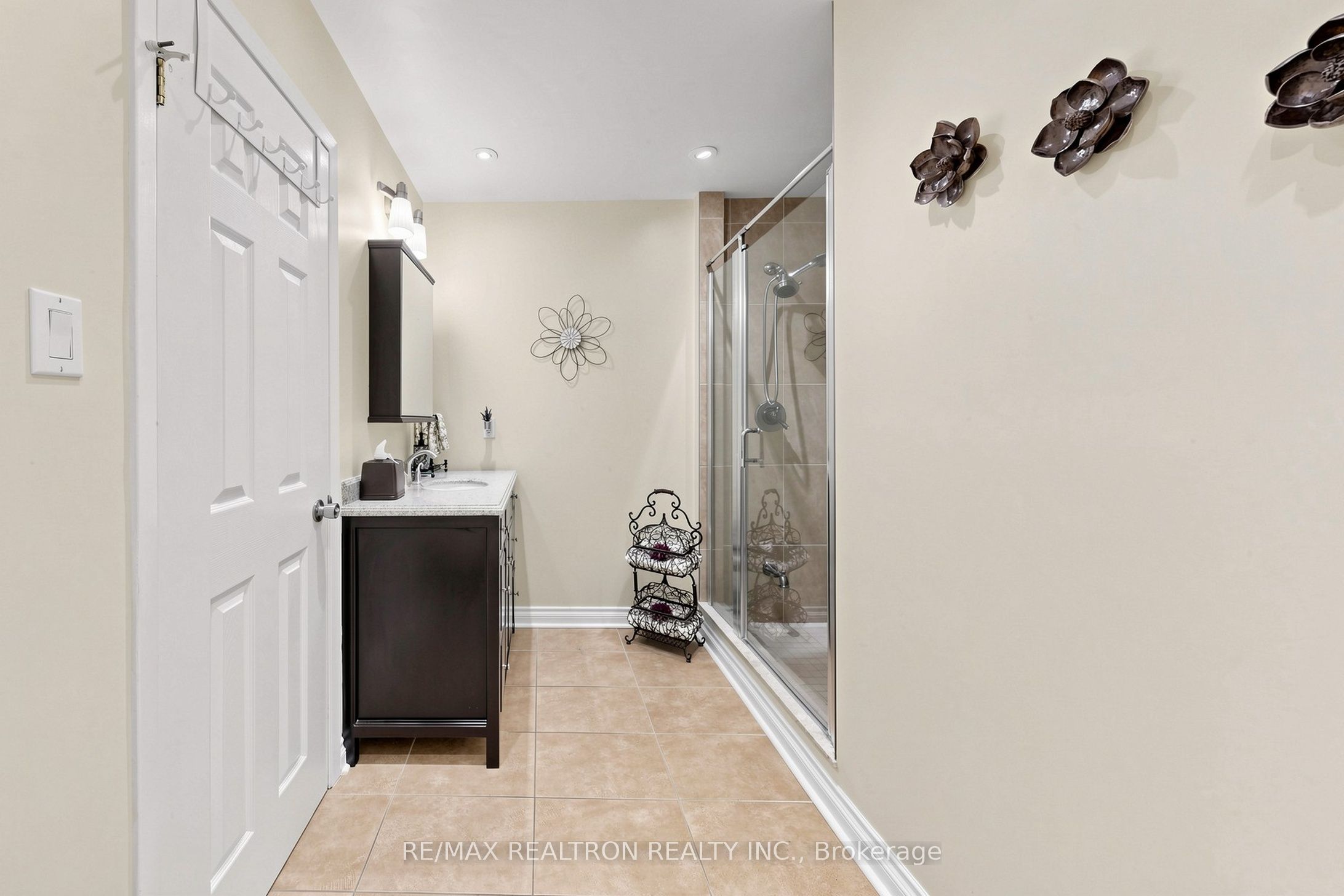 250 Kingscross Drive Property Photo 38