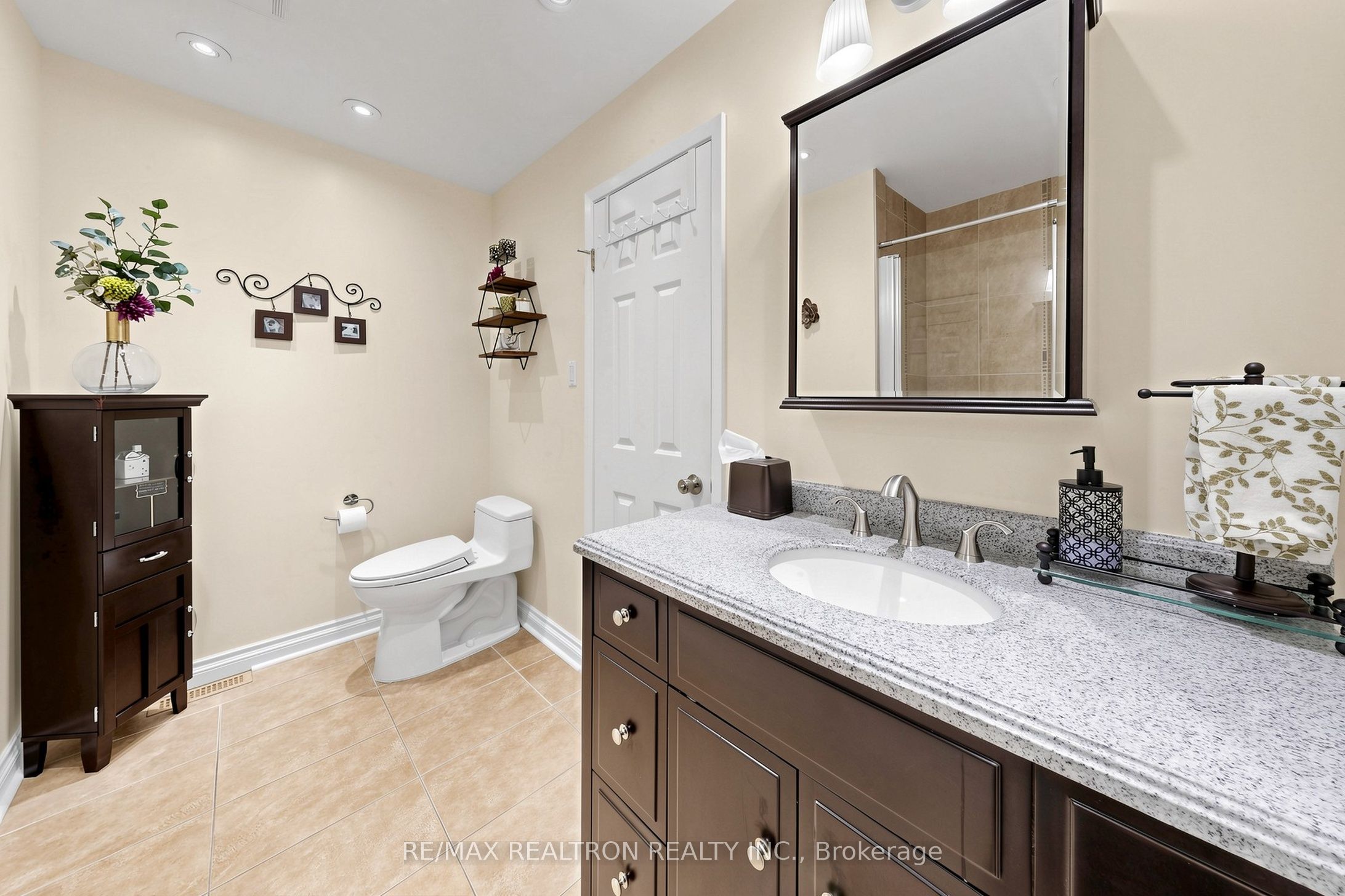 250 Kingscross Drive Property Photo 39