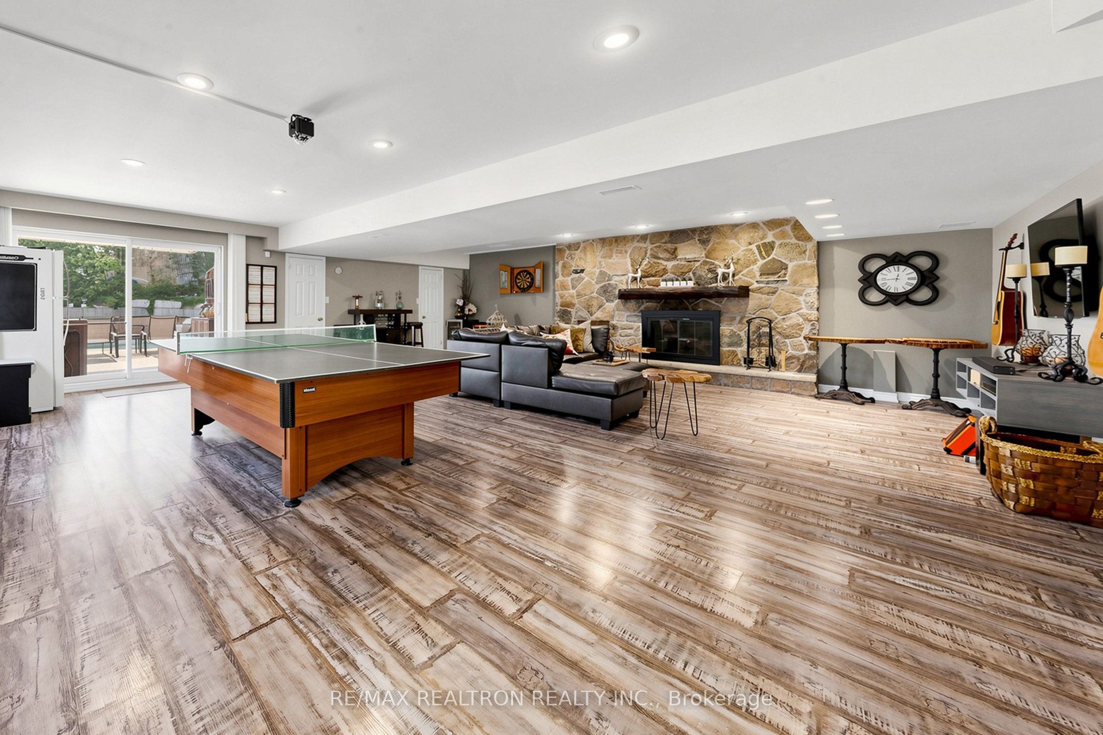 250 Kingscross Drive Property Photo 43