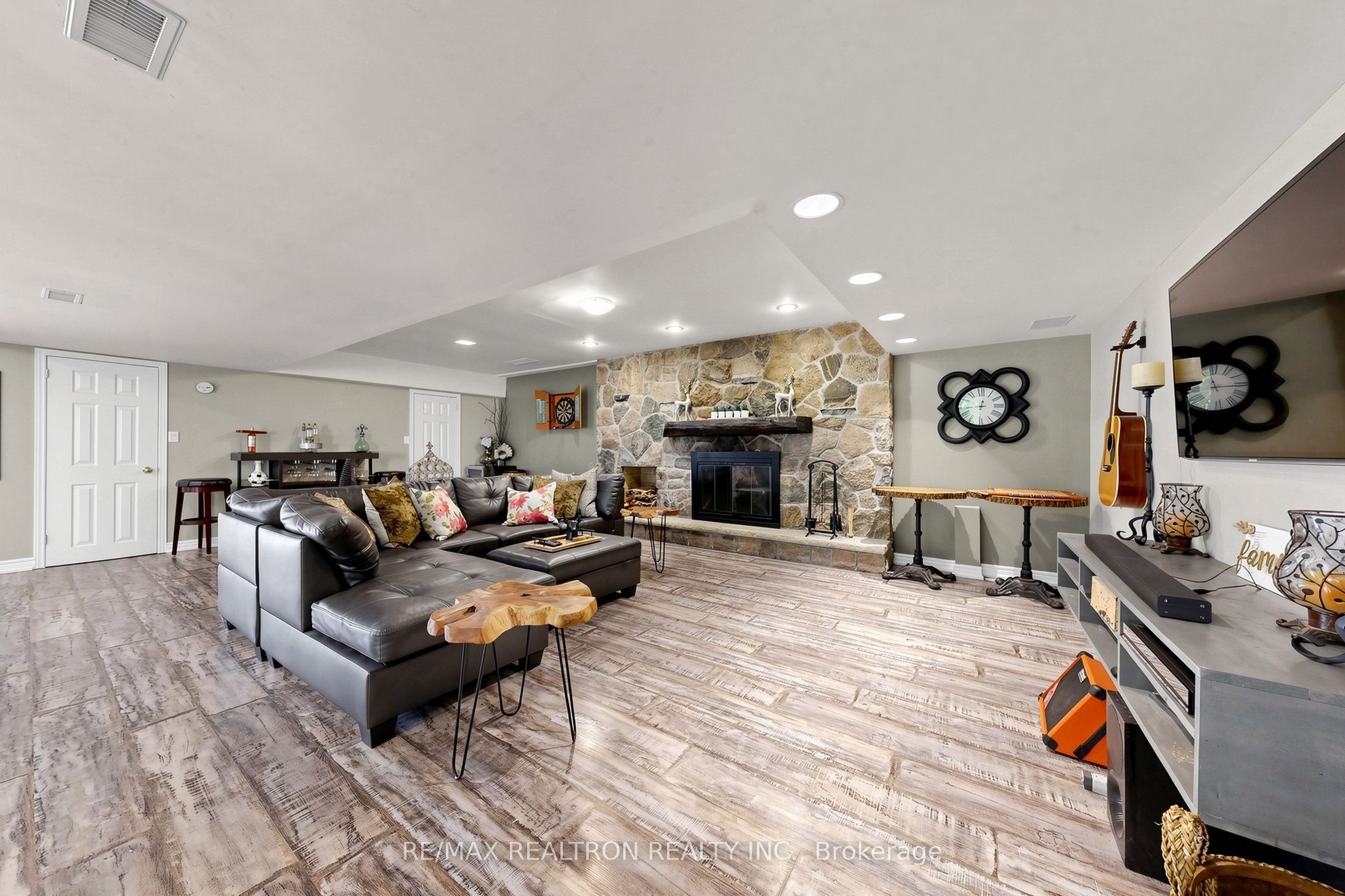 250 Kingscross Drive Property Photo 44