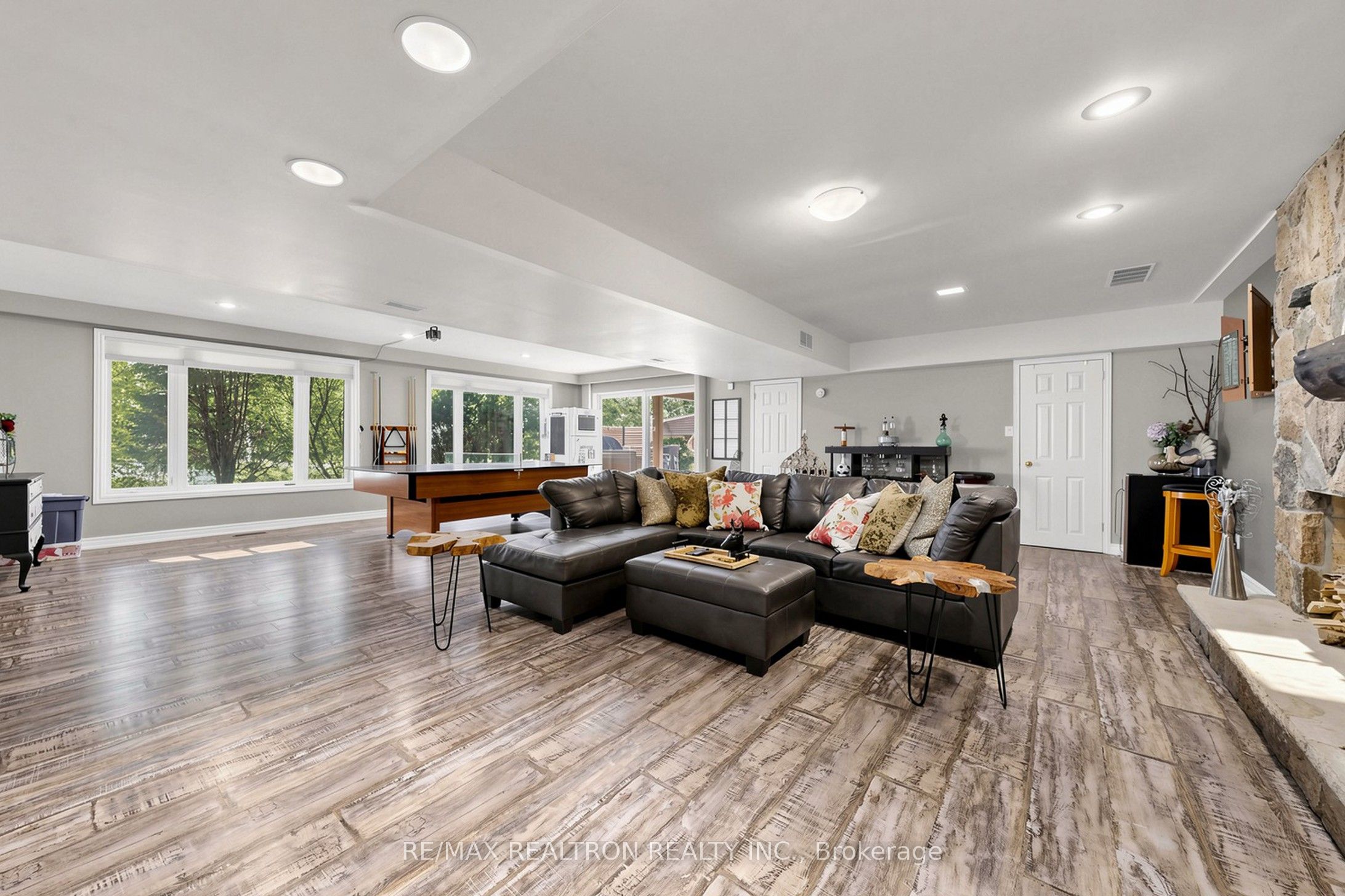 250 Kingscross Drive Property Photo 45