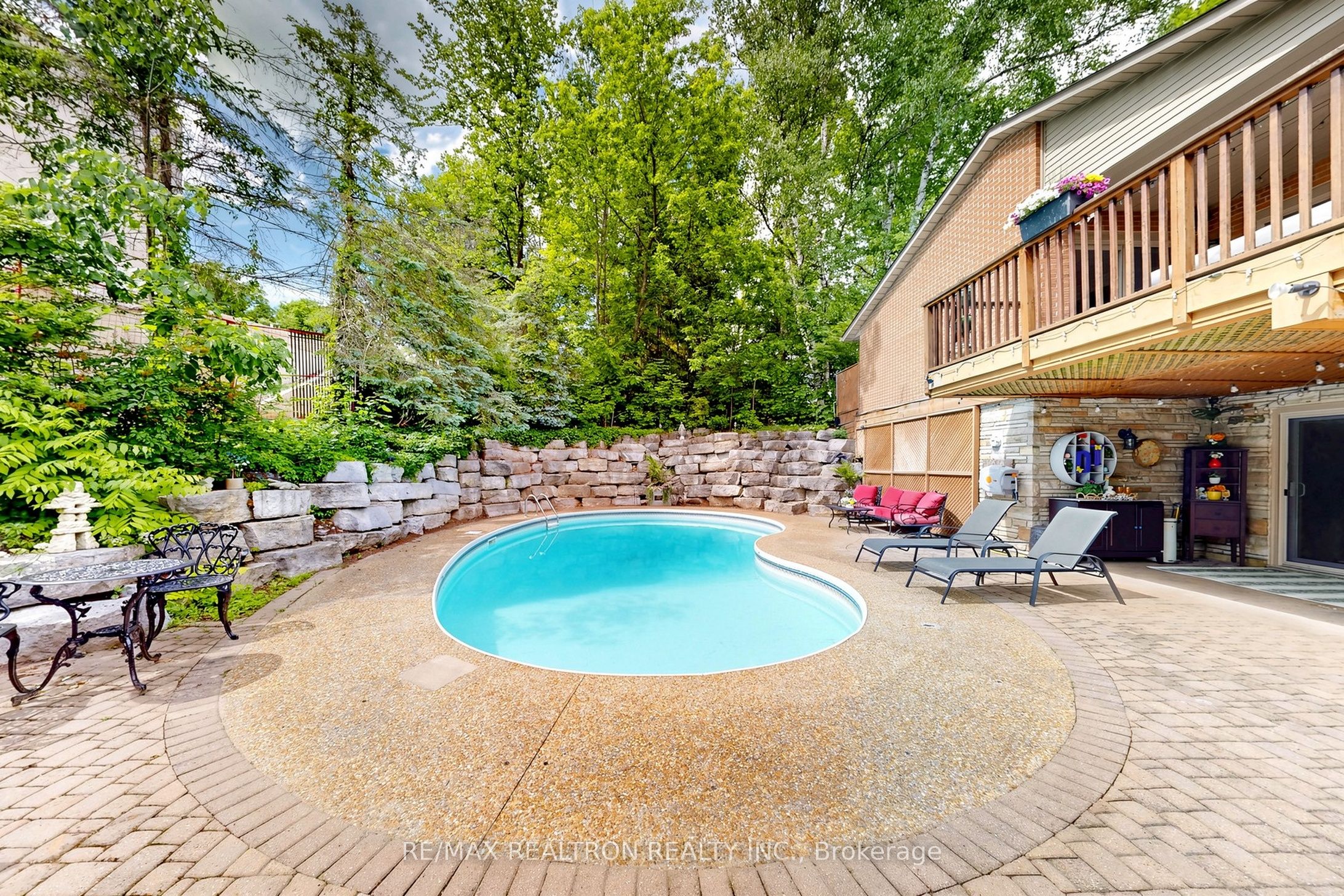 250 Kingscross Drive Property Photo 49
