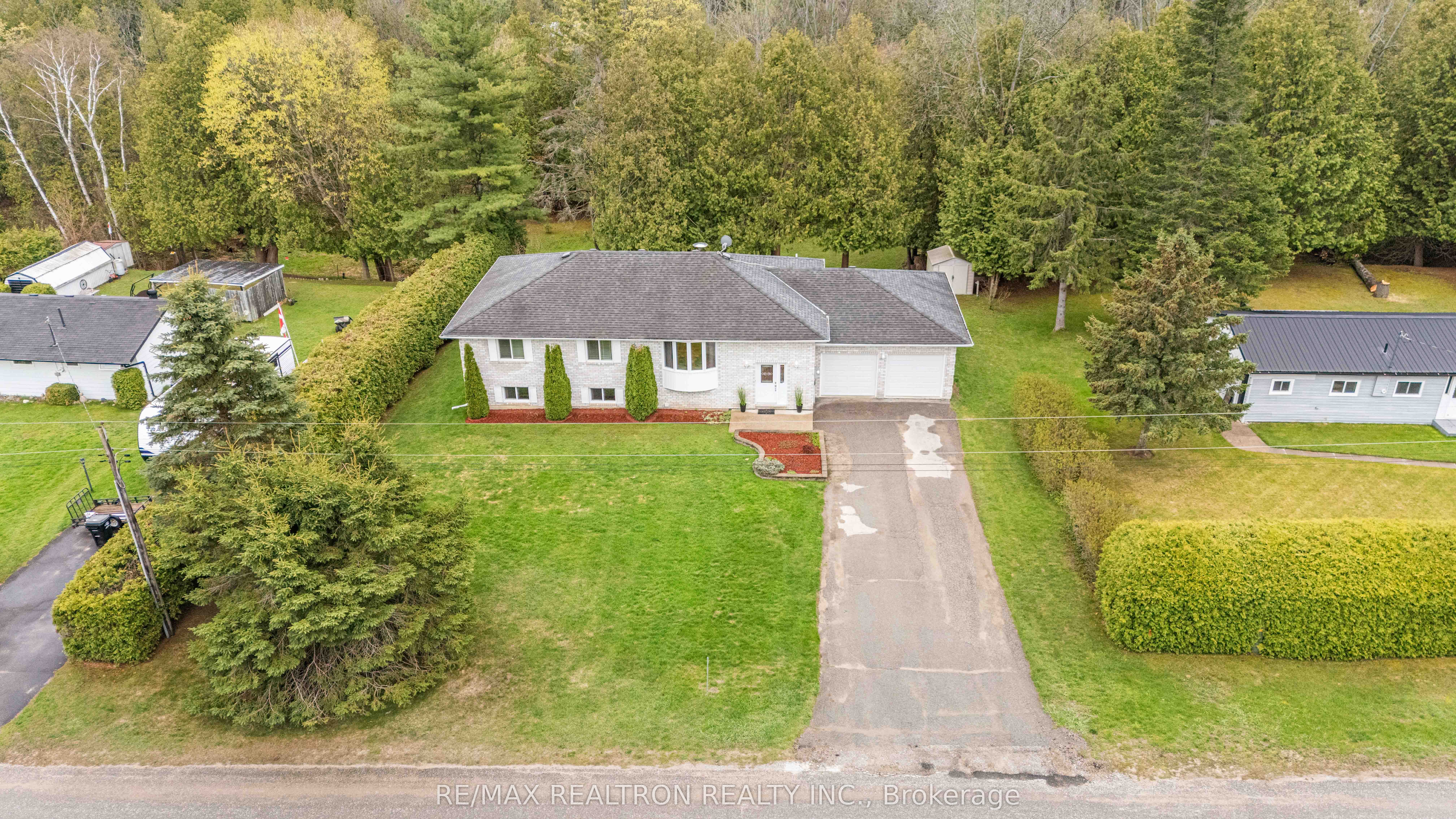 8977 Boyne River Road Property Photo 1