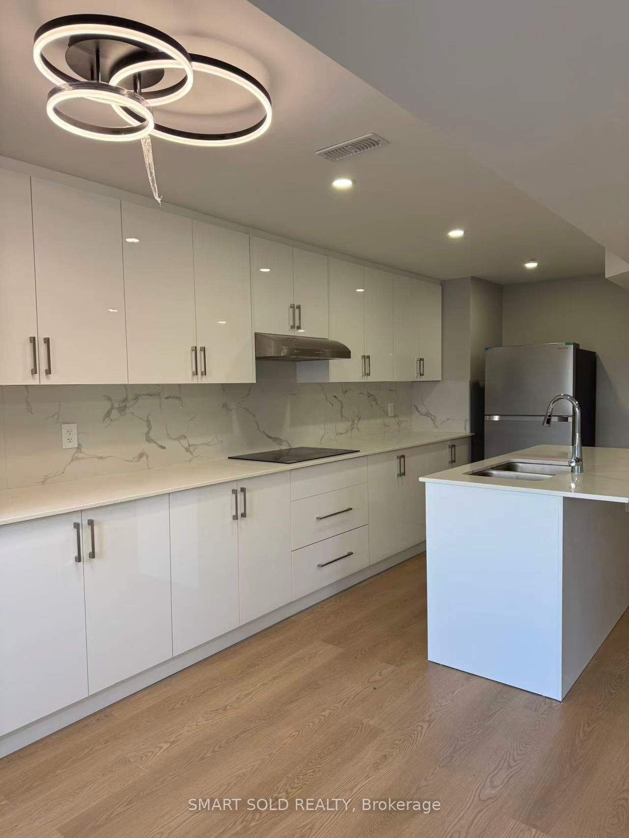 382 Boundary Boulevard Property Photo 1