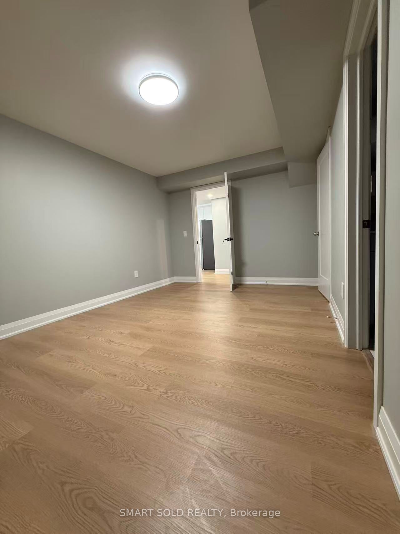 382 Boundary Boulevard Property Photo 5