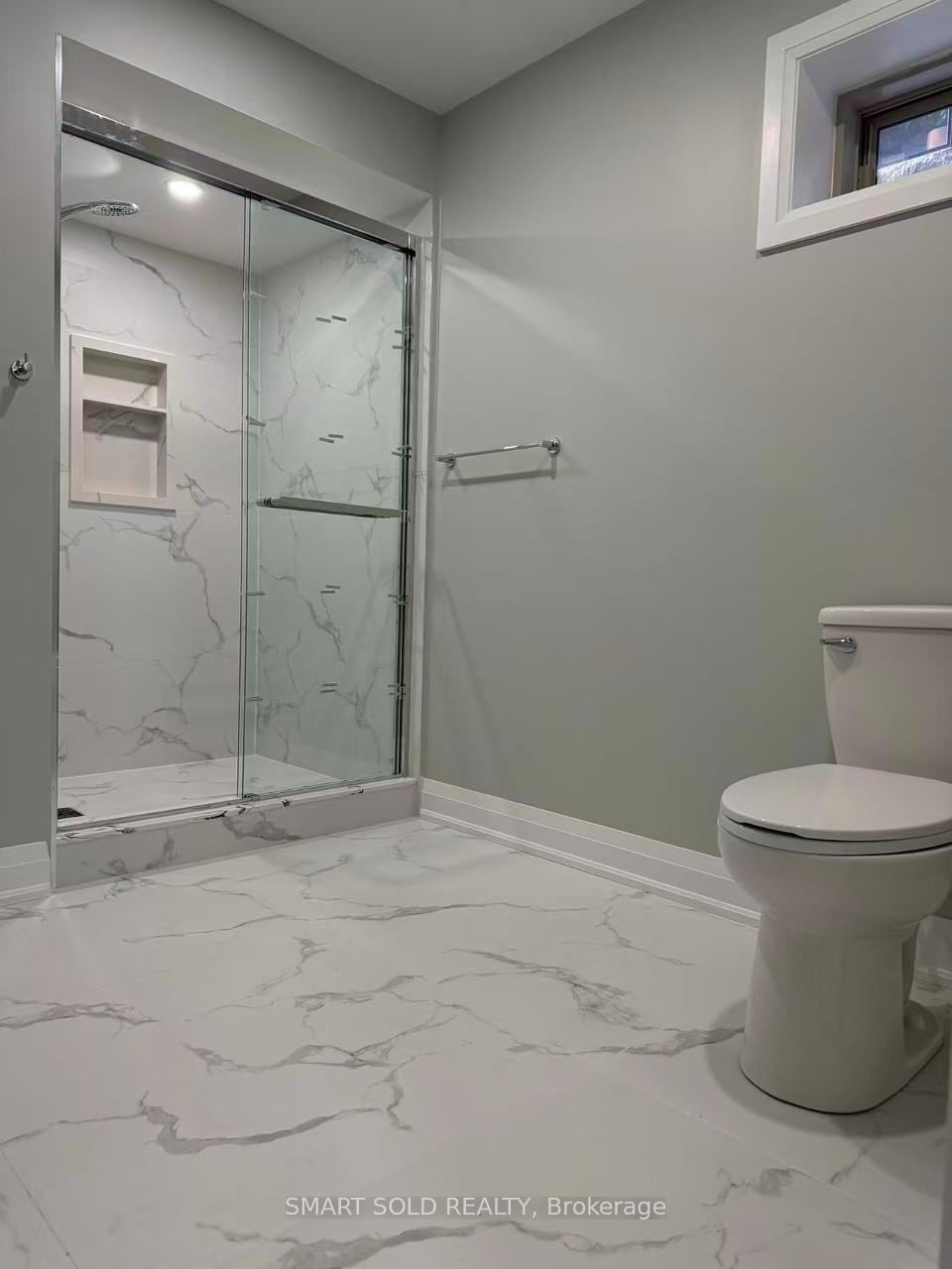 382 Boundary Boulevard Property Photo 6