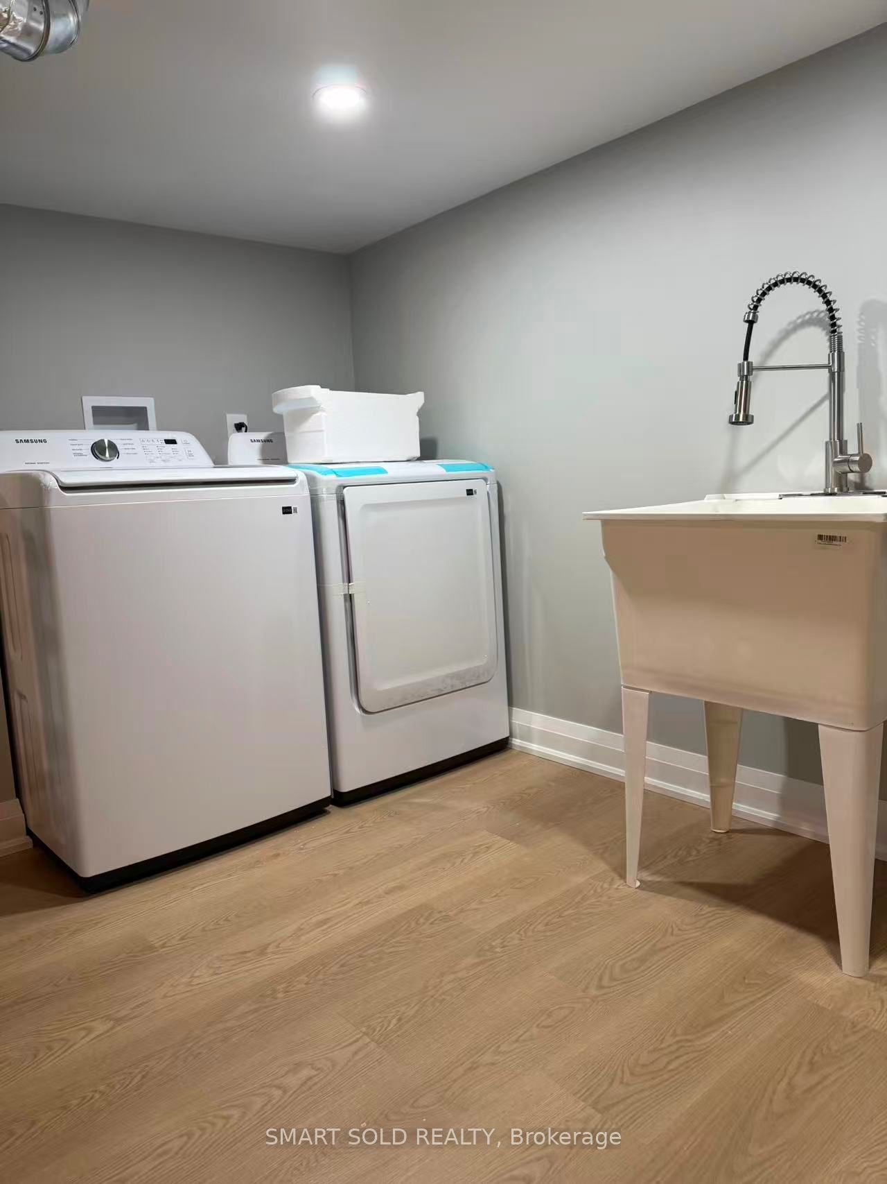382 Boundary Boulevard Property Photo 8