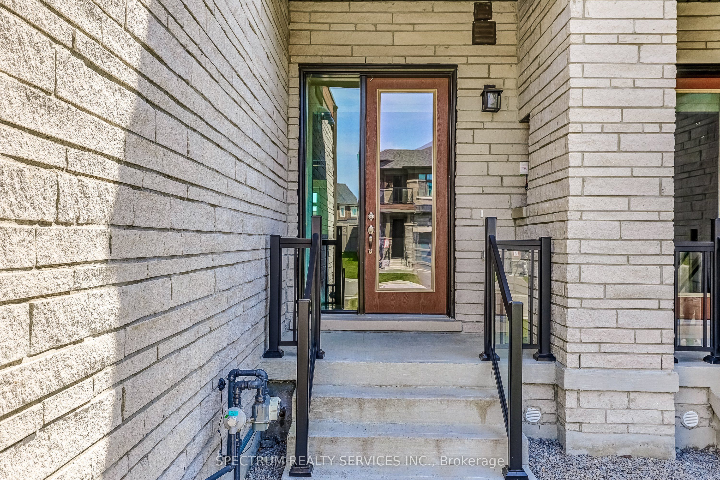 72 Adario Crescent Property Photo 4