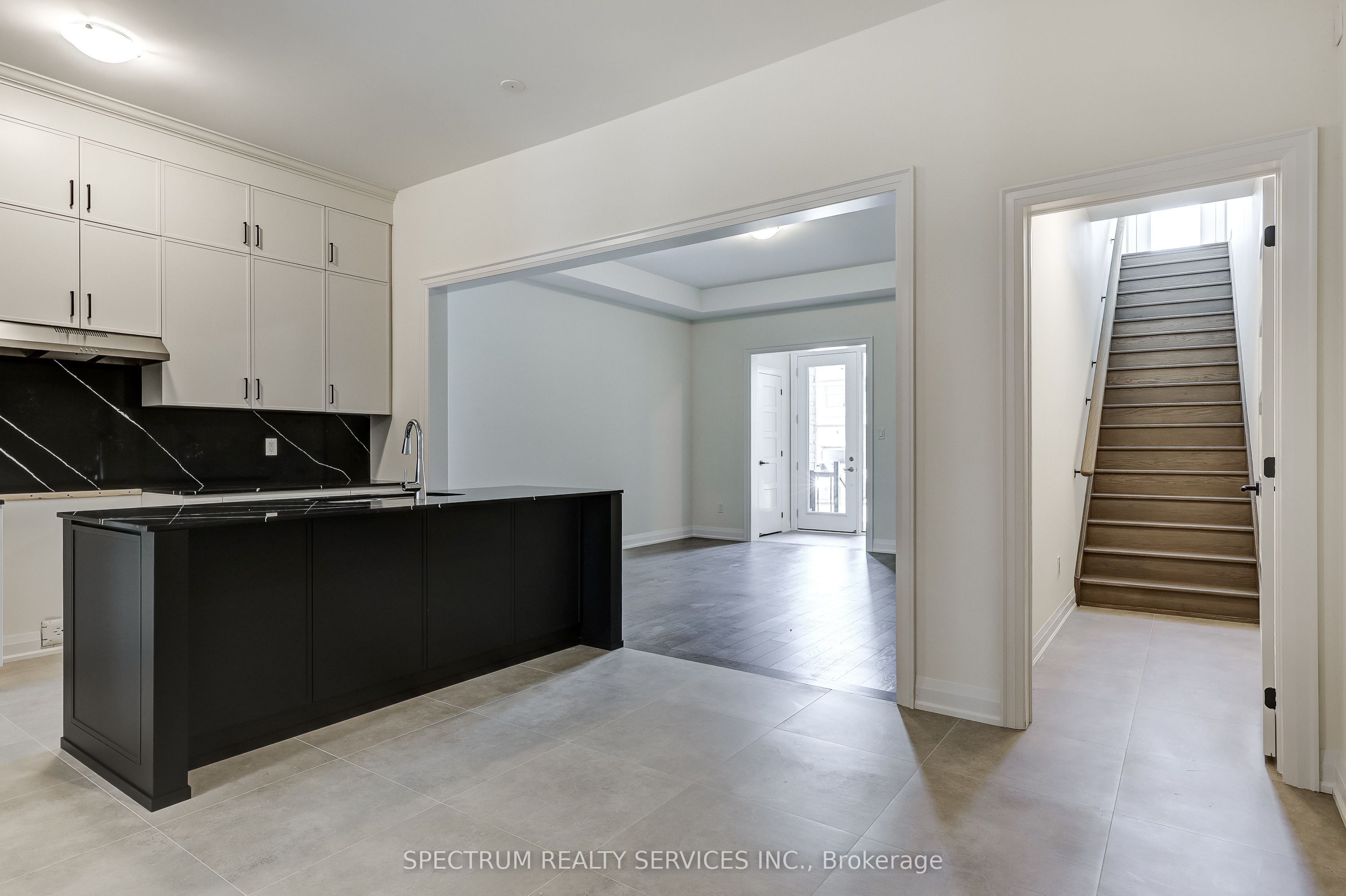72 Adario Crescent Property Photo 11