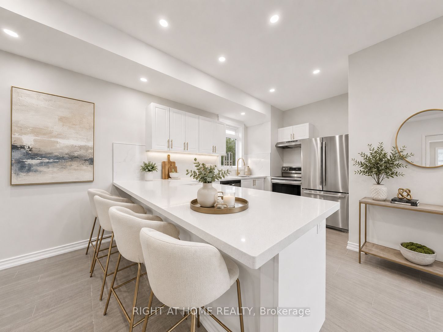 637 Simcoe Street Property Photo 4