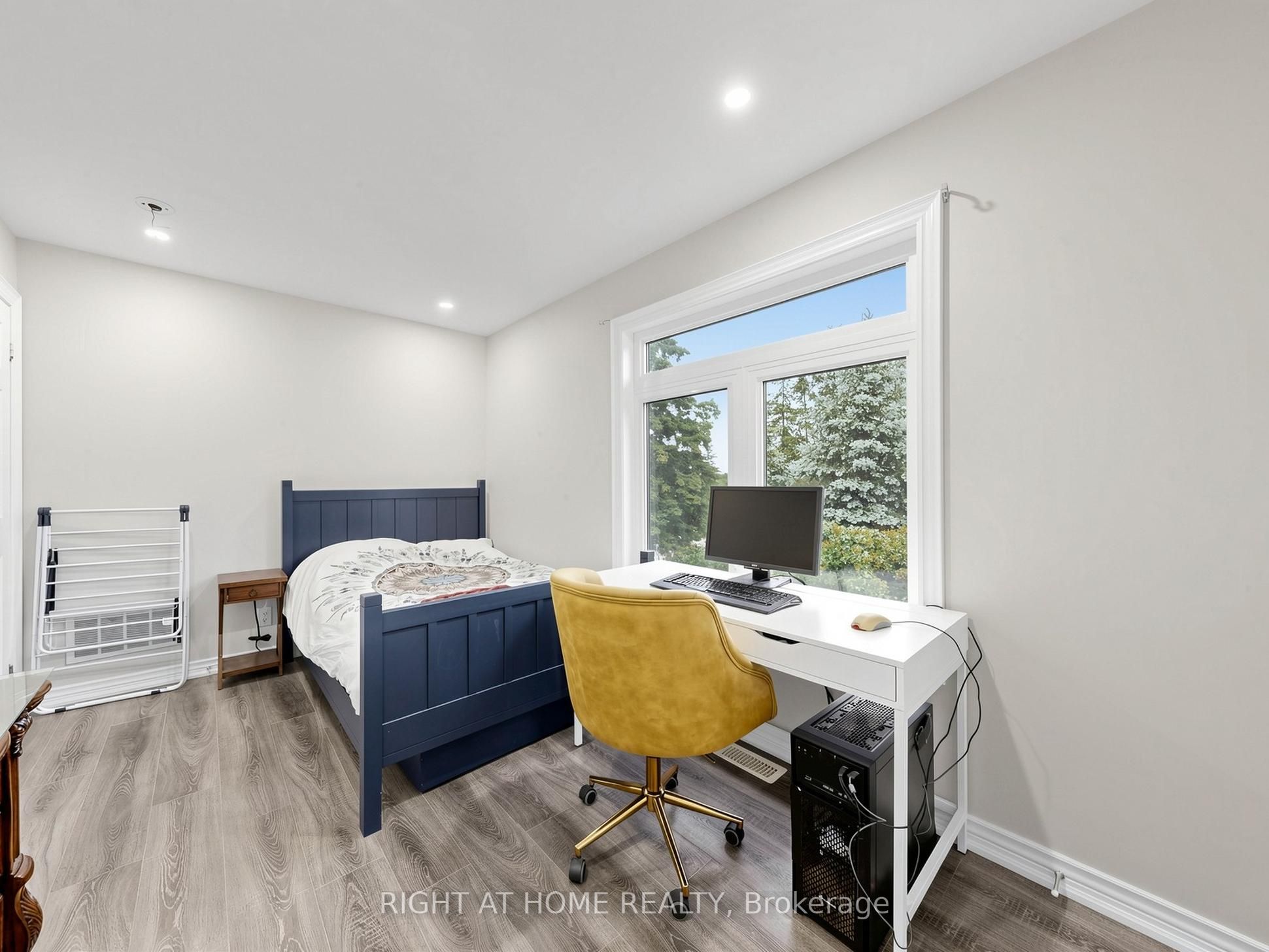 637 Simcoe Street Property Photo 8