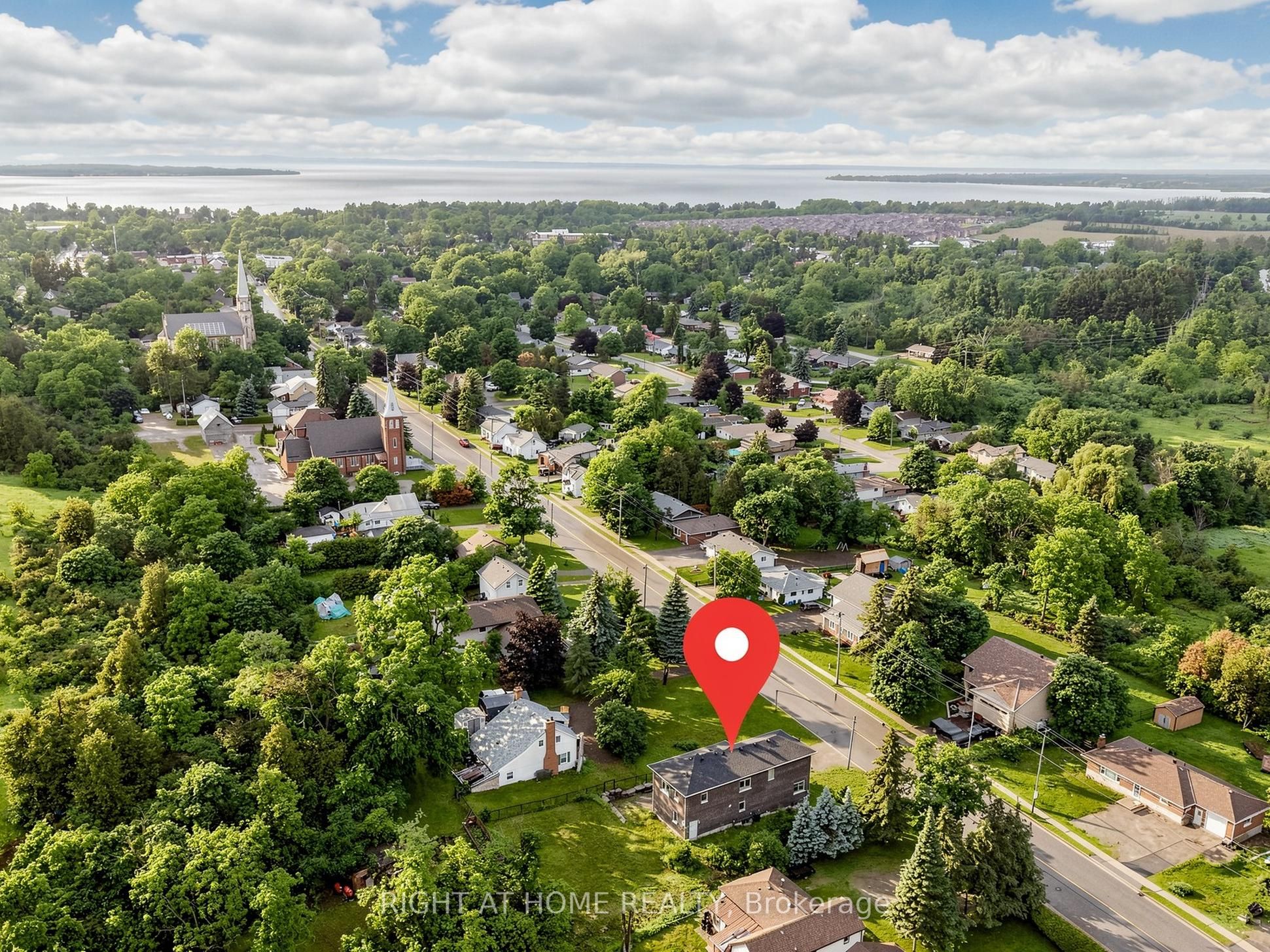 637 Simcoe Street Property Photo 10