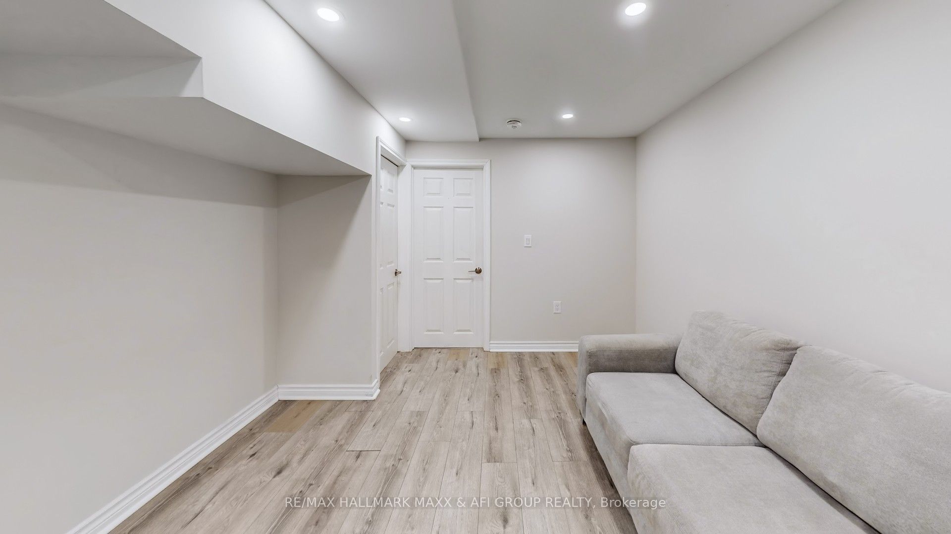 719 Shanahan Boulevard Basement B Property Photo 8