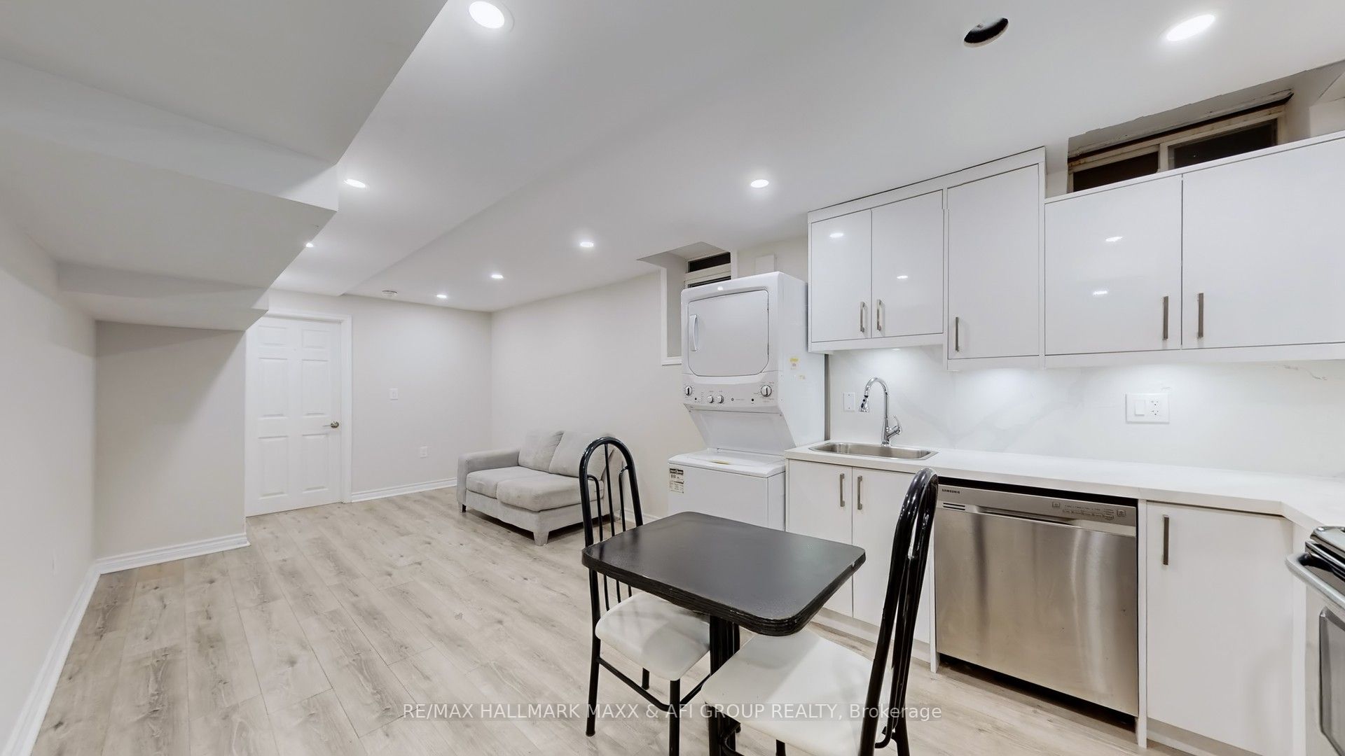 719 Shanahan Boulevard Basement B Property Photo 10