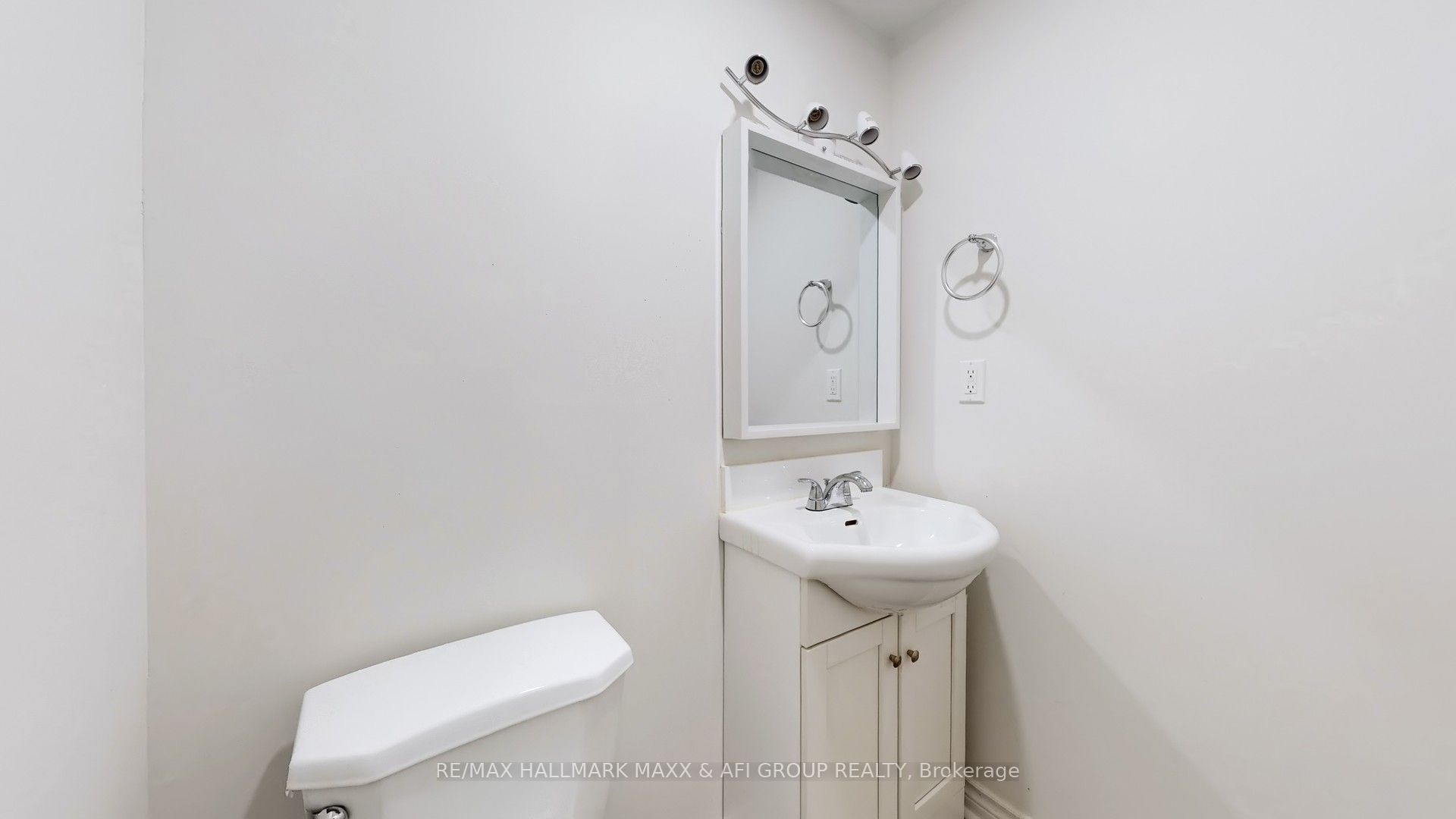 719 Shanahan Boulevard Basement B Property Photo 12
