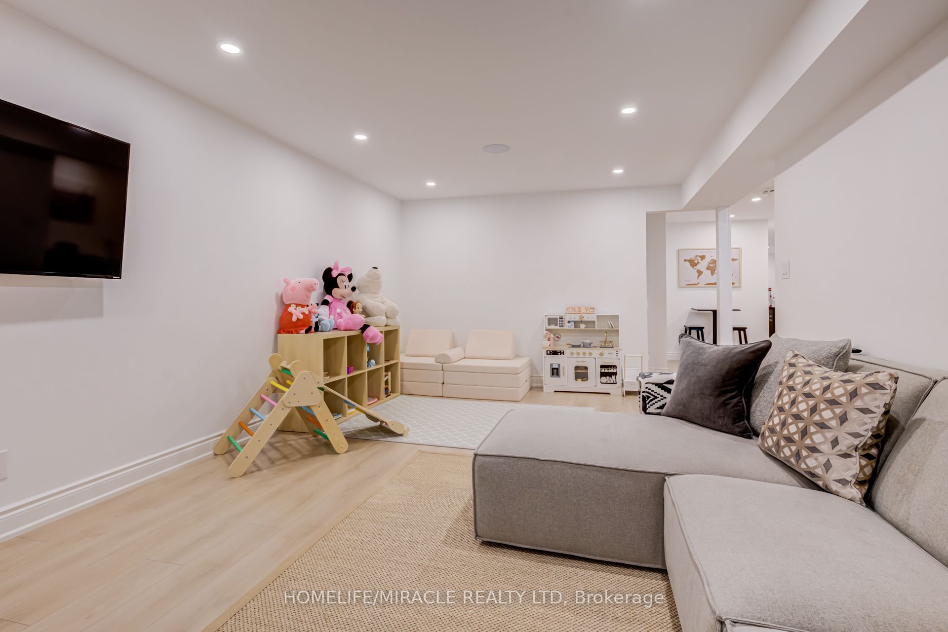 45 Burke Street Property Photo 34